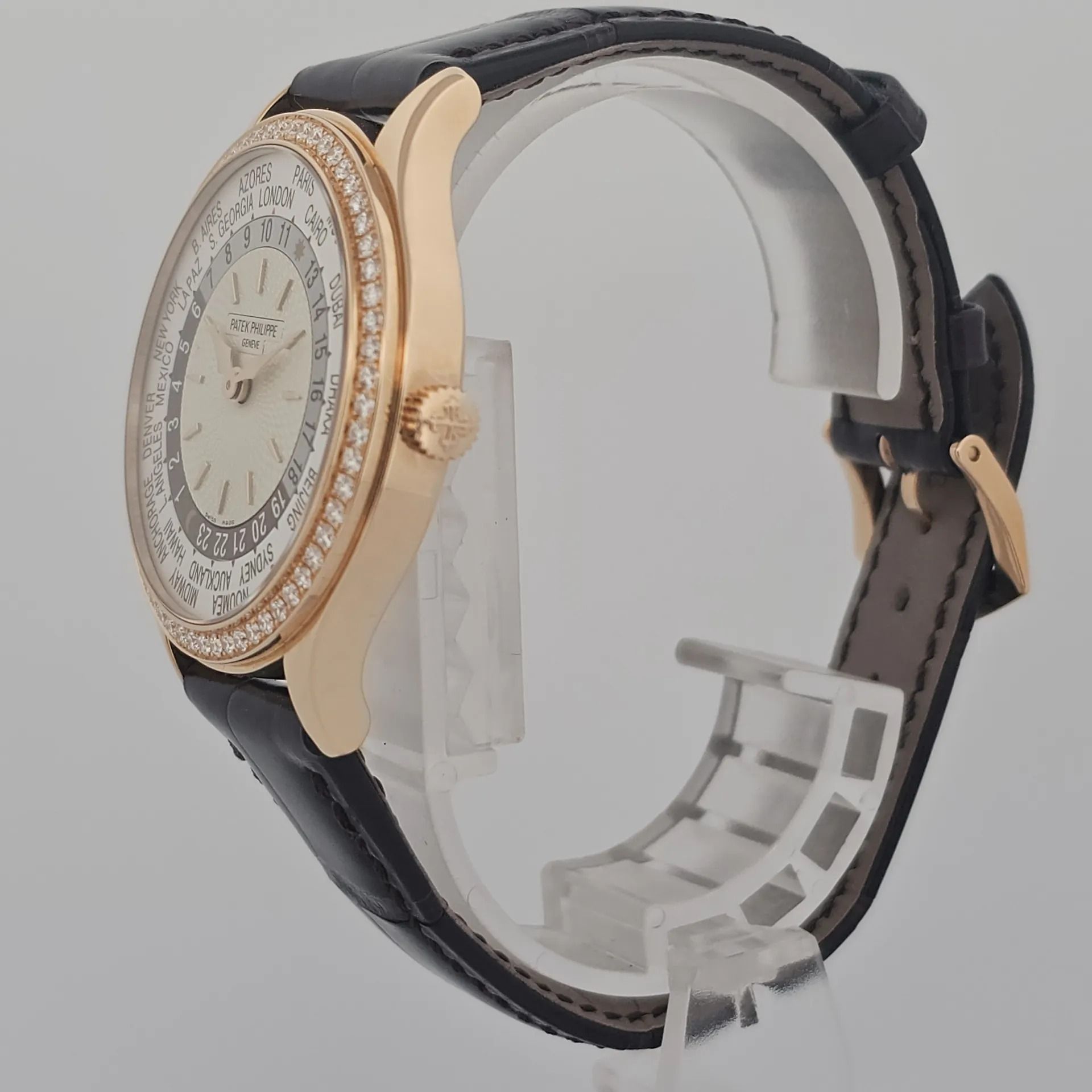 Patek Philippe World Time 7130R-013 (Category: Watches) located in Singapore. Submitted by watchbanka.deer (Listing ID 1420776400, Image 2). Description: M260098NPPE22 Watch Condition Brand New Warranty Card Year 2022 Diameter 36mm Movement Automatic Case Material Rose Gold Dial Color White Accessories Includes original packaging box and certificates No Exchange Thank You Want to see more watches we have please follow us on: Website: https://www.