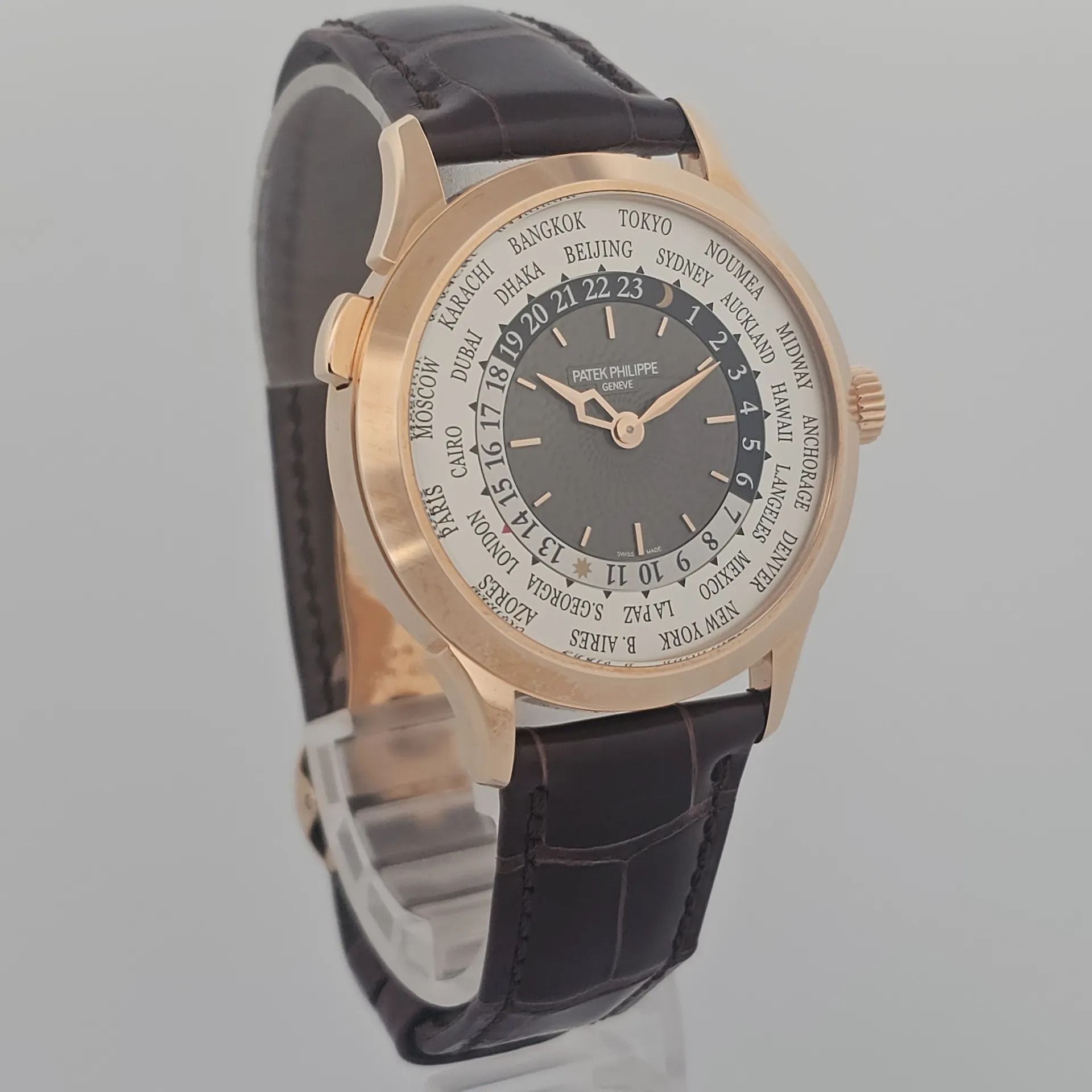 Patek Philippe World Time Complications 5230R-012 (Category: Watches) located in Singapore. Submitted by watchbanka.deer (Listing ID 1420773057, Image 1). Description: M260097NPPE21 Watch Condition Brand New Warranty Card Year 2021 Diameter 38mm Movement Automatic Case Material Rose Gold Dial Color Gray Accessories Includes original packaging and documentation No Exchange Thank You Want to see more watches we have please follow us on: Website: ht