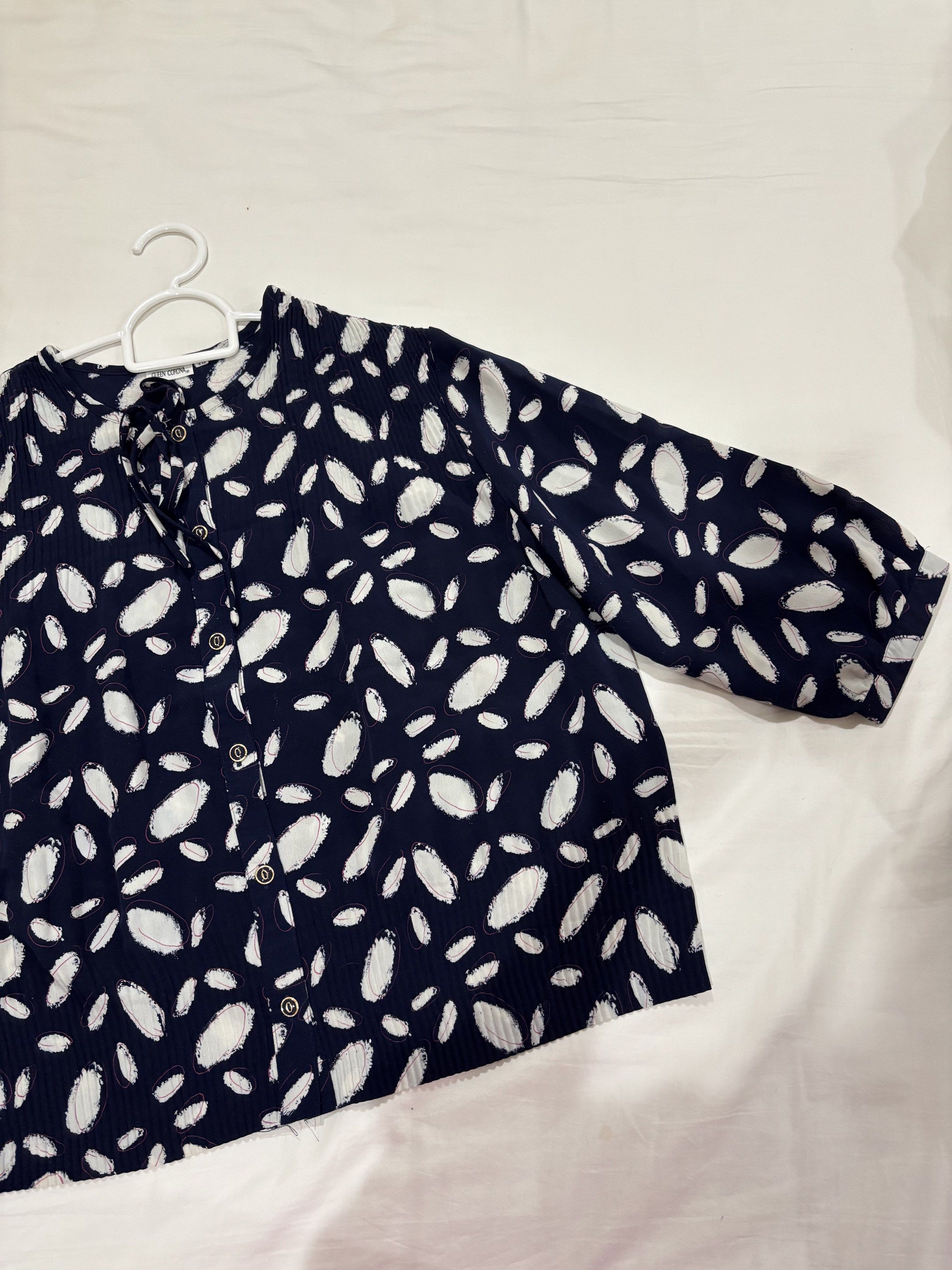 Patterned Blouse (Category: Blouses) located in Subang Jaya. Submitted by sumayyahazhr (Listing ID 1420914259, Image 2). Description: dm for measurements!.