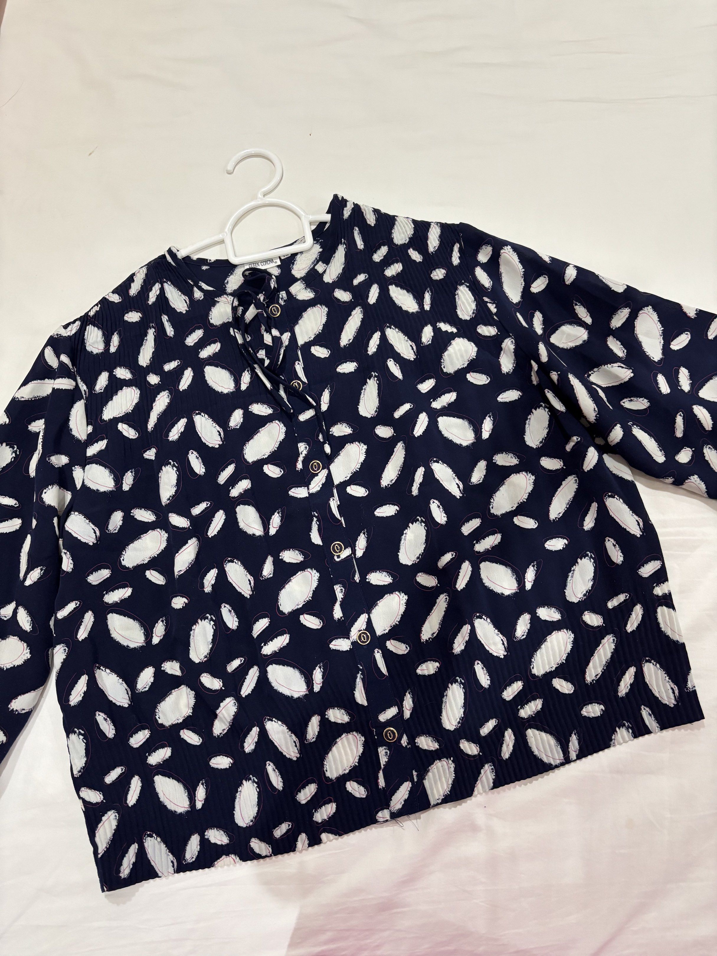 Patterned Blouse (Category: Blouses) located in Subang Jaya. Submitted by sumayyahazhr (Listing ID 1420914259, Image 1). Description: dm for measurements!.