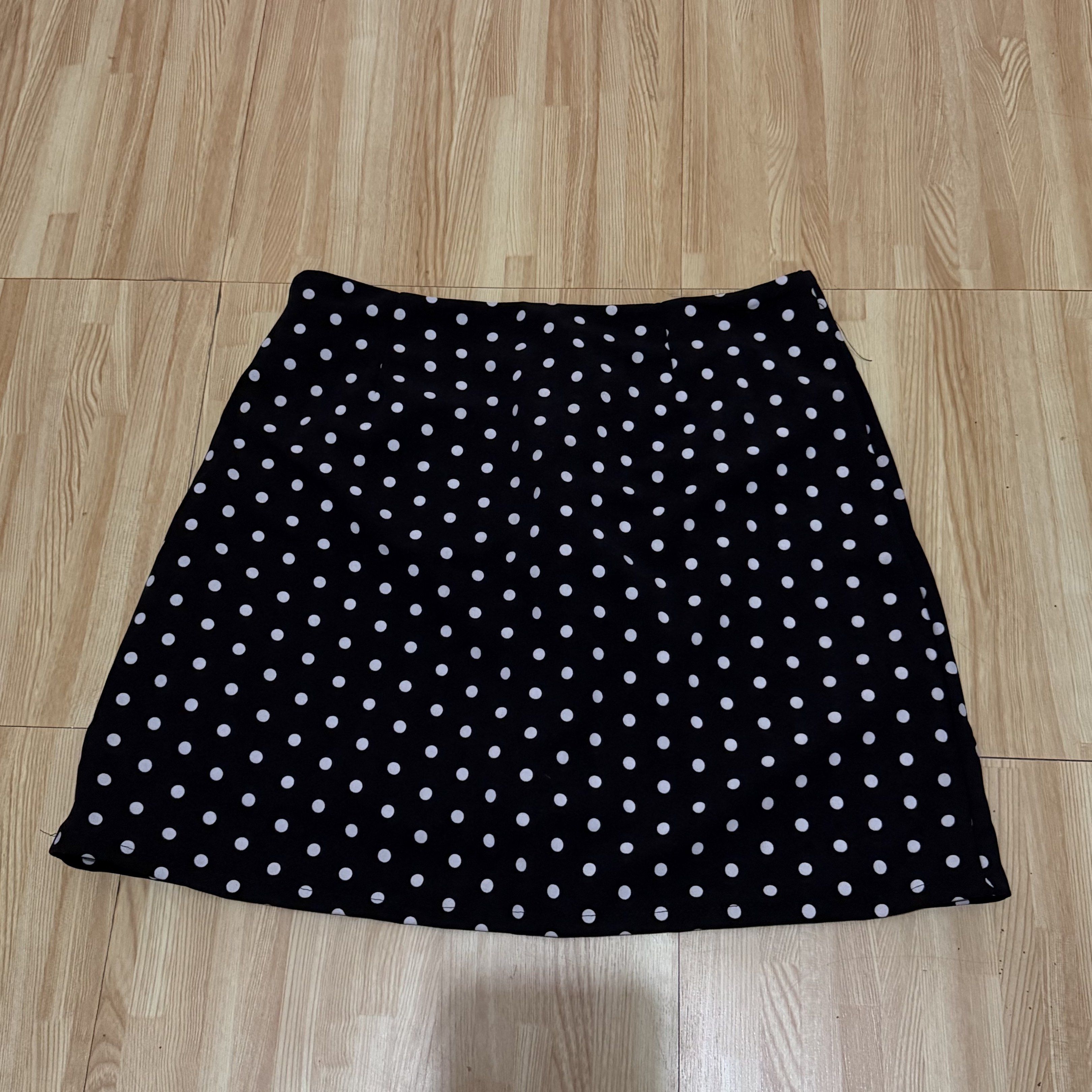 Polka Dot Skort (Category: Skirts) located in Pasig City. Submitted by decluttertrends (Listing ID 1420768484, Image 1). Description: - Black skirt with white polka dots - Features a lining - Waist: Approximately 14 inches across - Length: Approximately 15 inches - Side zipper closure - Classic and versatile design.