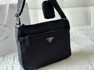 （分類：）位於 。 由 alainalesi 提交（商品編號 1420752738，圖片 1）。簡介： 。