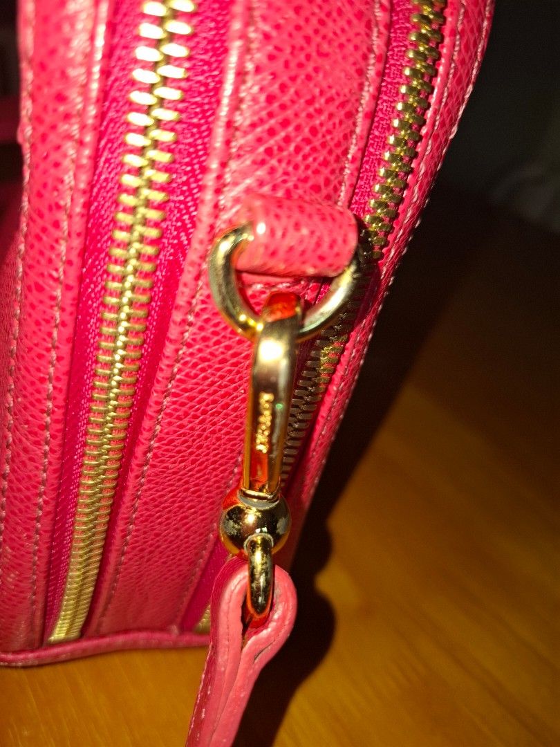 PRELOVED LOVCAT CAMERA BAG (Category: Cross-body Bags) located in General Santos City (Dadiangas). Submitted by mlmiya (Listing ID 1420797135, Image 3). Description: Preloved lovcat camera bag From Korean preloved bags seller Please see the photos Will ship from General Santos City Free shipping for this item.