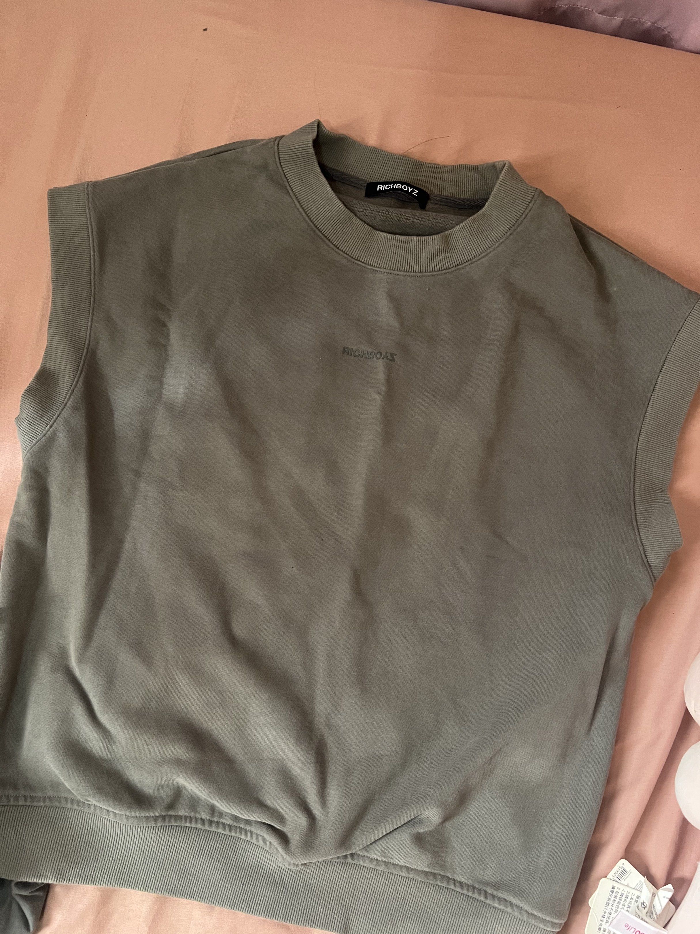 Richboyz Sweater Vest - Carbon (Category: Vests) located in Pasig City. Submitted by cleavy (Listing ID 1420760213, Image 2). Description: Richboyz Sweater Vest - Carbon Medium on tag Can pass bnew.