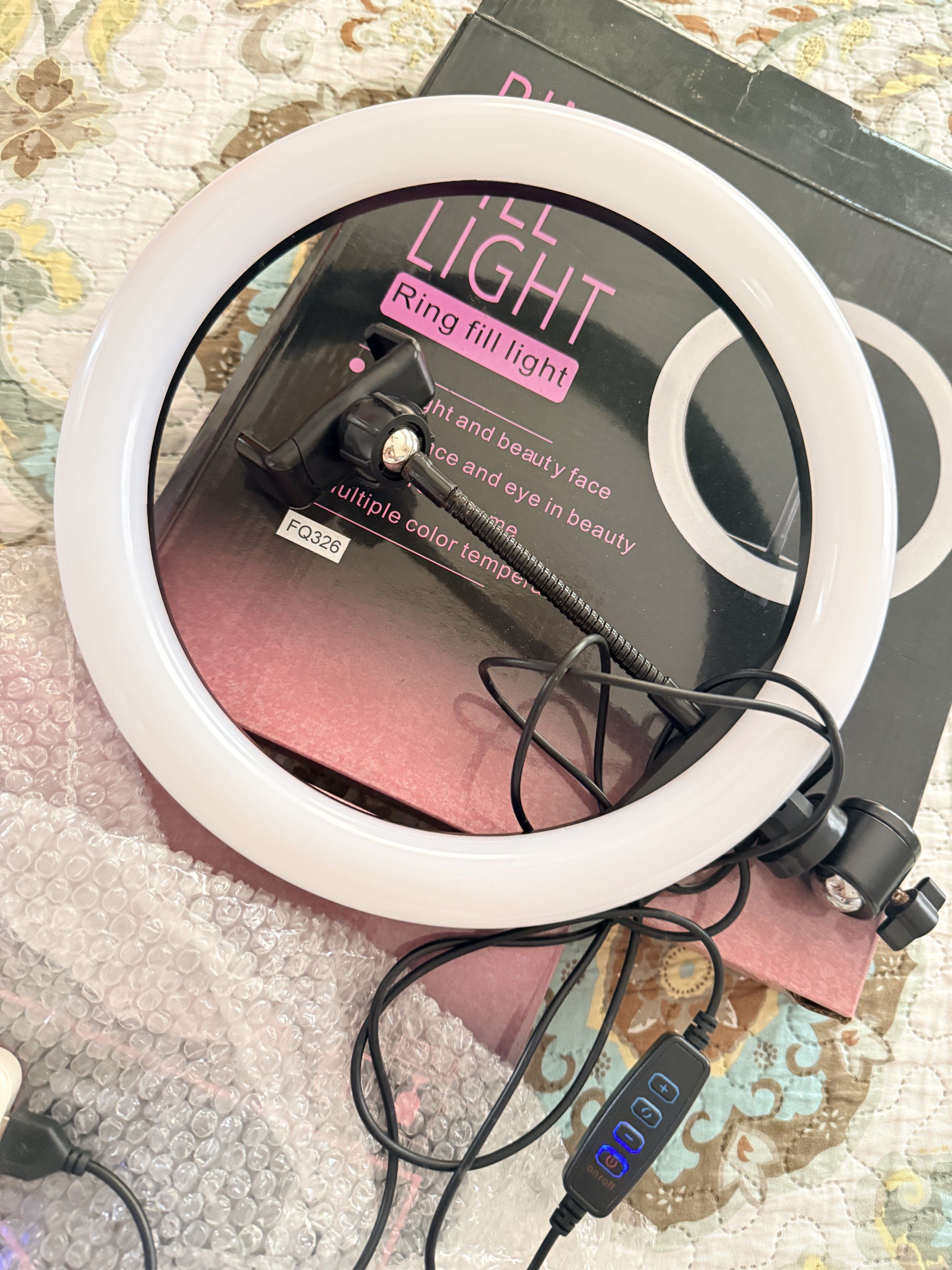 Ring Fill Light with Phone Holder (Category: Lighting & Studio Equipment) located in Manila. Submitted by clutterfree.issa (Listing ID 1420756727, Image 1). Description: Multiple color temp.