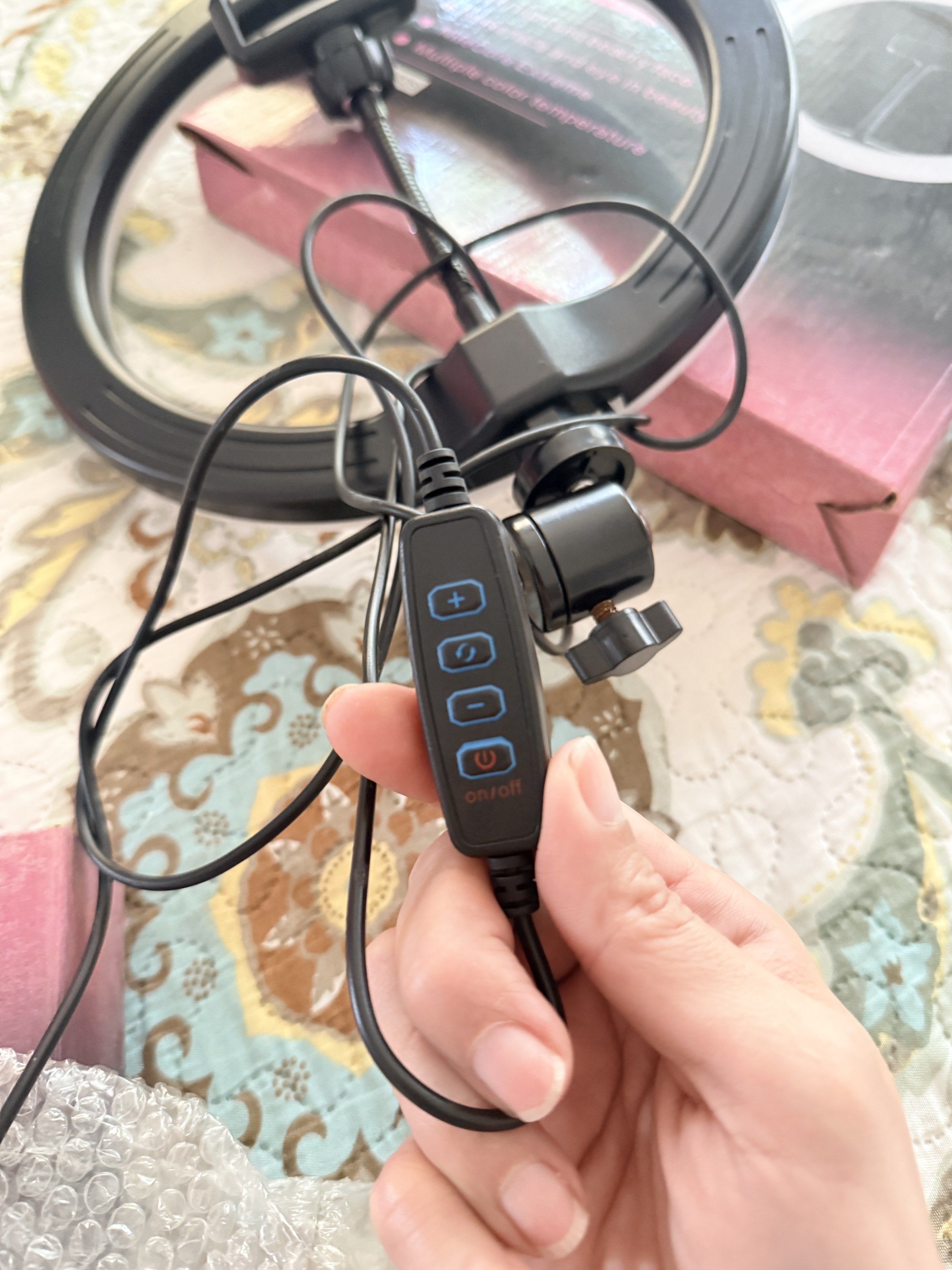 Ring Fill Light with Phone Holder (Category: Lighting & Studio Equipment) located in Manila. Submitted by clutterfree.issa (Listing ID 1420756727, Image 3). Description: Multiple color temp.