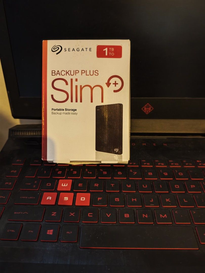 Seagate Backup Plus Slim 1TB (Category: Hard Disks & Thumbdrives) located in Caloocan City. Submitted by obscure_finds (Listing ID 1420817804, Image 1). Description: - Seagate Backup Plus Slim 1TB Portable Hard Drive - China Pull Out - Compatible with Windows 7+ and macOS 10.9+ - Fast USB 3.0 connectivity - Designed for thin, light, and easy backups.