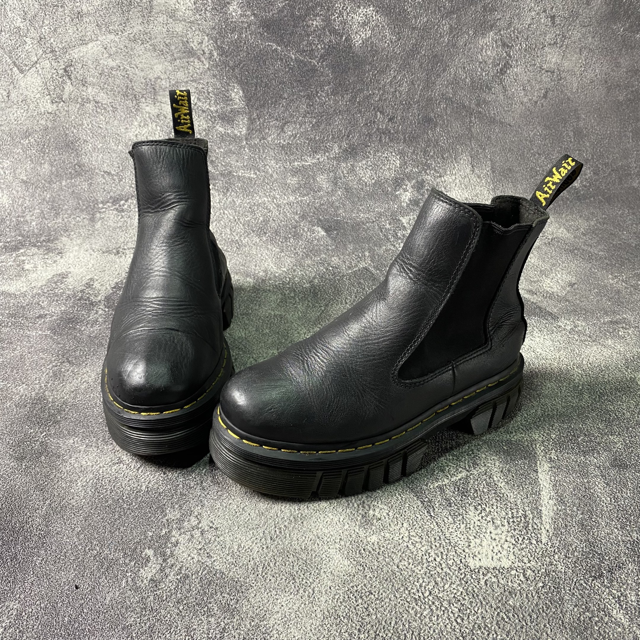 Sepatu Boots Docmart Audrick Chelsea Second Original, Fesyen Pria ...