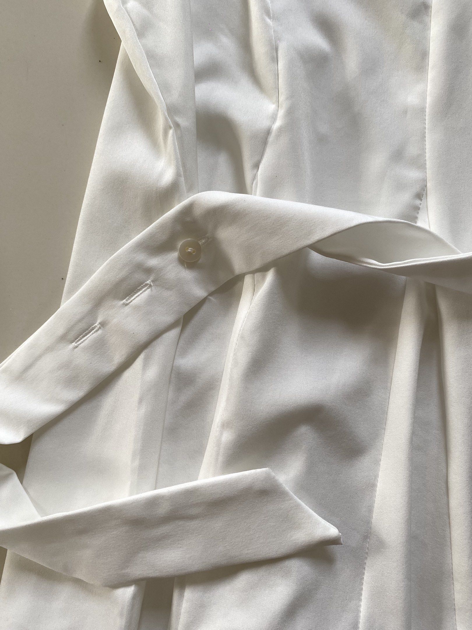 Shein White Sleeveless Top with Belt (Category: Sleeveless) located in Valenzuela. Submitted by mikaaaami (Listing ID 1420795200, Image 2). Description: ☆ Fits XS-M ☆ Good for office attire ☆ Used only once!.