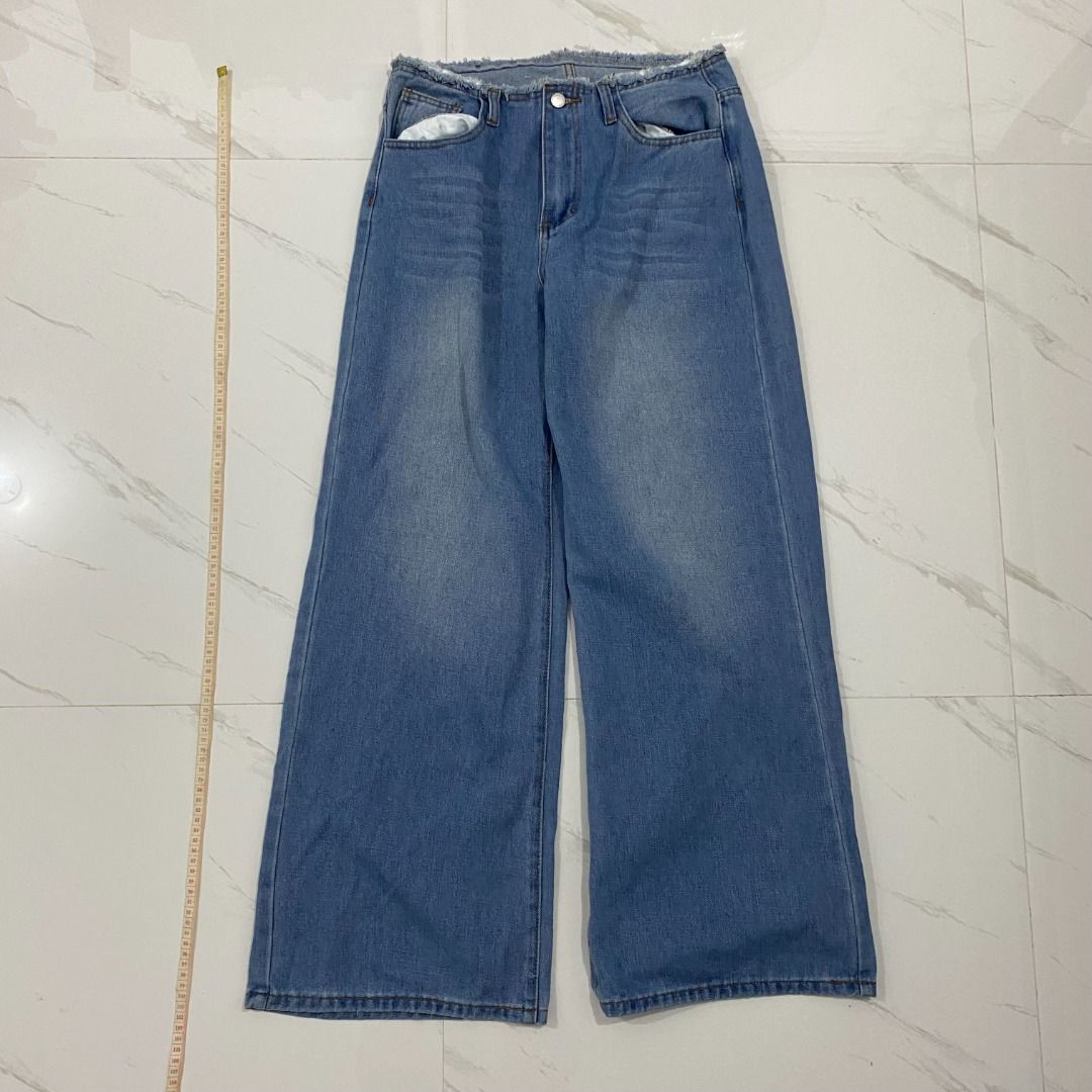 SHEIN Wide Leg Denim Jeans (Category: Jeans) located in San Fernando. Submitted by deku_off (Listing ID 1420889918, Image 1). Description: - Light blue wash wide-leg jeans - Classic five-pocket design - Button and zipper closure - Raw hem detail - Relaxed fit - Made of denim - Ideal for casual wear.