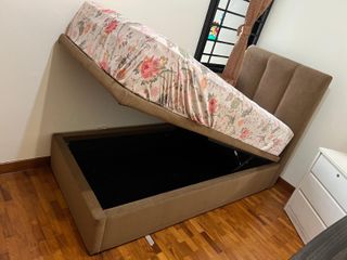 (Category: ) located in . Submitted by tasha08 (Listing ID 1420877493, Image 1). Description: .