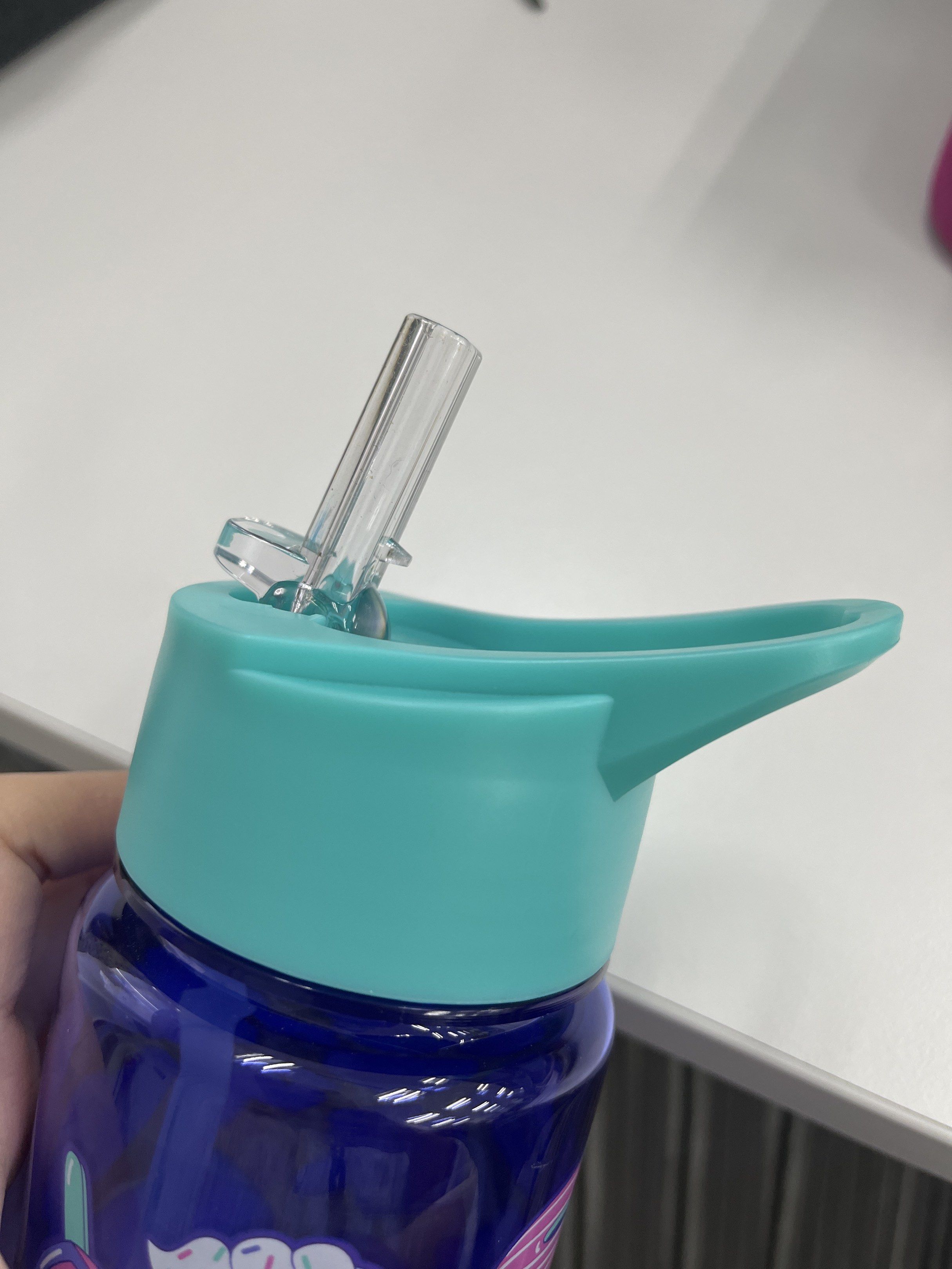 Smiggle Water Bottle with Straw (Category: Water Bottles & Tumblers) located in Pasay City. Submitted by nukachi (Listing ID 1420836659, Image 3). Description: .