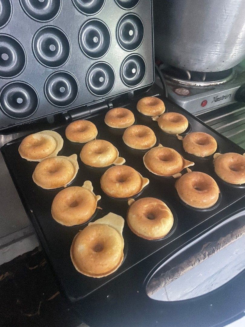 SOKANY 16 Hole Mini Donut Maker SK-08023 (Category: Other Kitchen Appliances) located in Manila. Submitted by cadetnaga279685 (Listing ID 1420856110, Image 2). Description: - SOKANY Mini Donut Maker - Makes 16 mini donuts at once - Perfect for quick breakfasts and snacks - Easy to use - Compact and easy to store -Pwede pang business mini donuts.