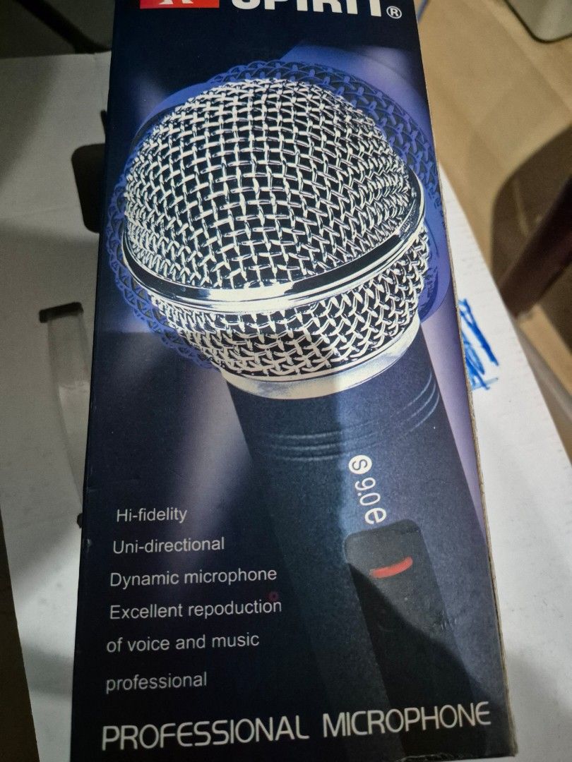 Spirit Professional Dynamic Microphone with Cable