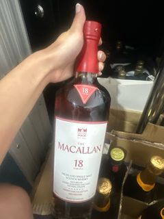 Macallan 18 Year Old, Sherry Oak Cask, 43% whisky bottle