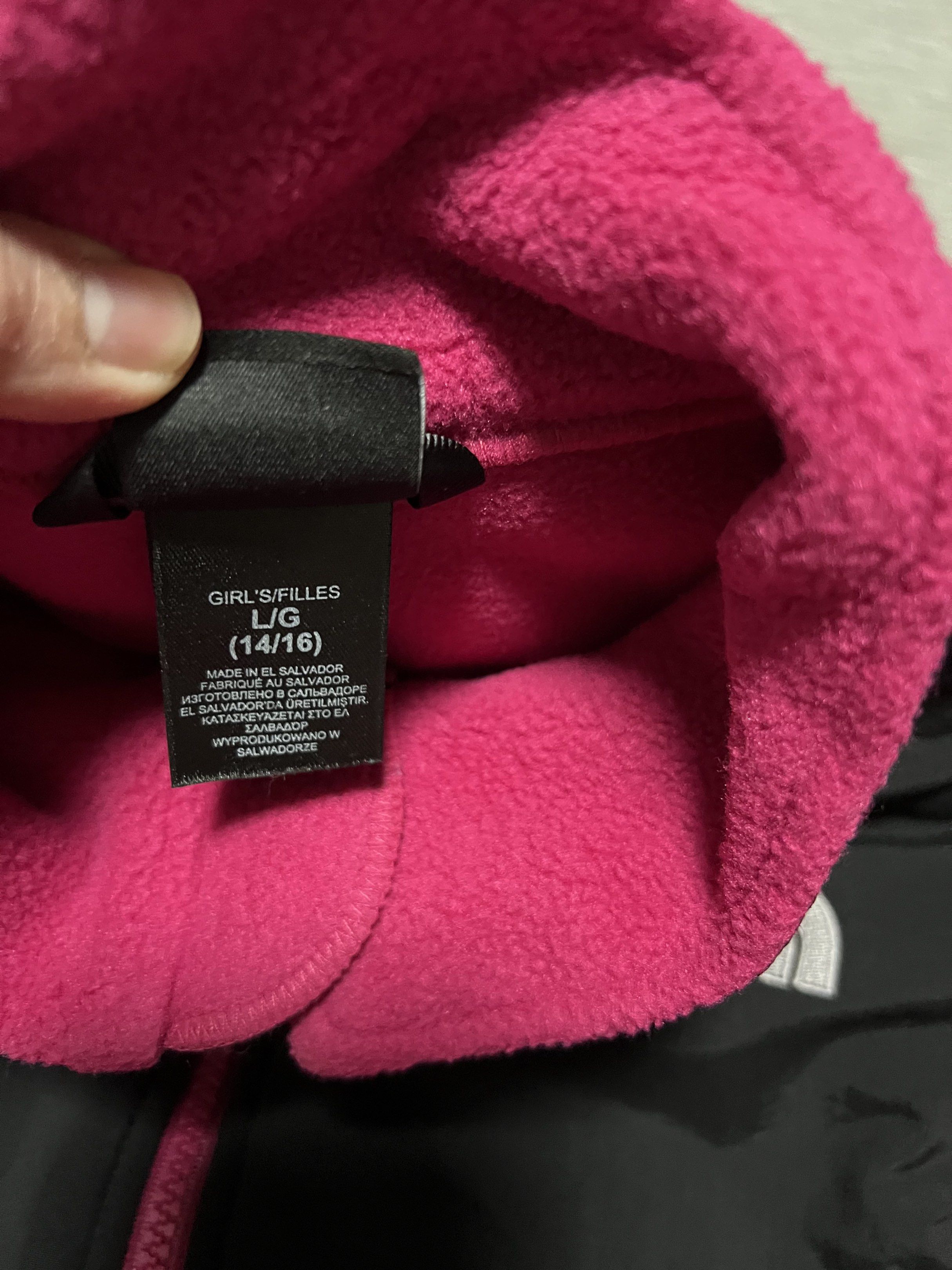 The North Face fleece jacket (Category: Coats, Jackets and Outerwear) located in Angeles City. Submitted by chiccharm (Listing ID 1420933099, Image 3). Description: Large for kids but can fit size S to m adult.