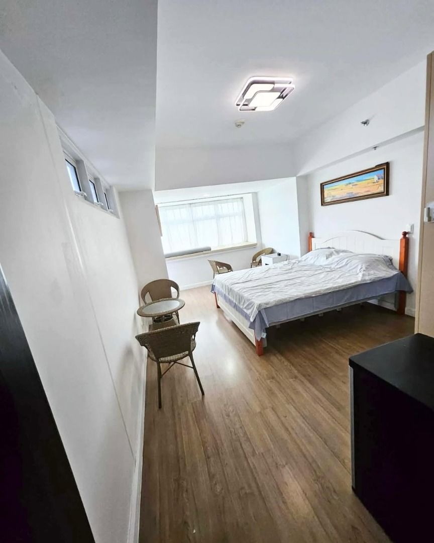 The Veranda 1 Bedroom (Category: Apartments & Condos) located in Manila. Submitted by jeromeasuncion (Listing ID 1420930670, Image 2). Description: 📍The Veranda, Arca South 🔸1 bedroom 🔸approx 58 sqm 🔸South Tower 🔸fully furnished 🔸with balcony 🔸with parking slot 🏷️Php 55,000/month for lease For viewings, please schedule in advance and call 09777621287.