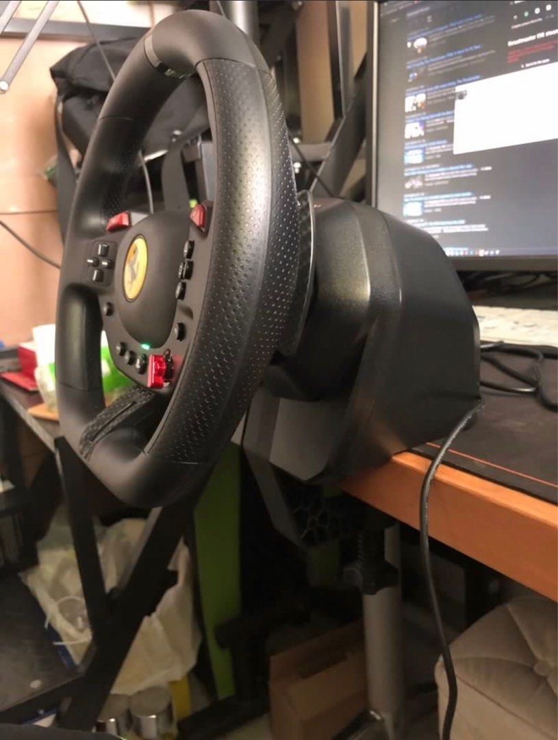 Thrustmaster Ferrari T98 賽車方向盤 （分類：手掣）位於 Hong Kong。 由 ahjohn8520 提交（商品編號 1420816787，圖片 2）。簡介： USB 頭 ，只係用過一次 全新，連盒 要轉工，沒時間再玩，所以想放出來 見面先再收錢 PayMe/ 現金 海怡半島地鐵站交收。