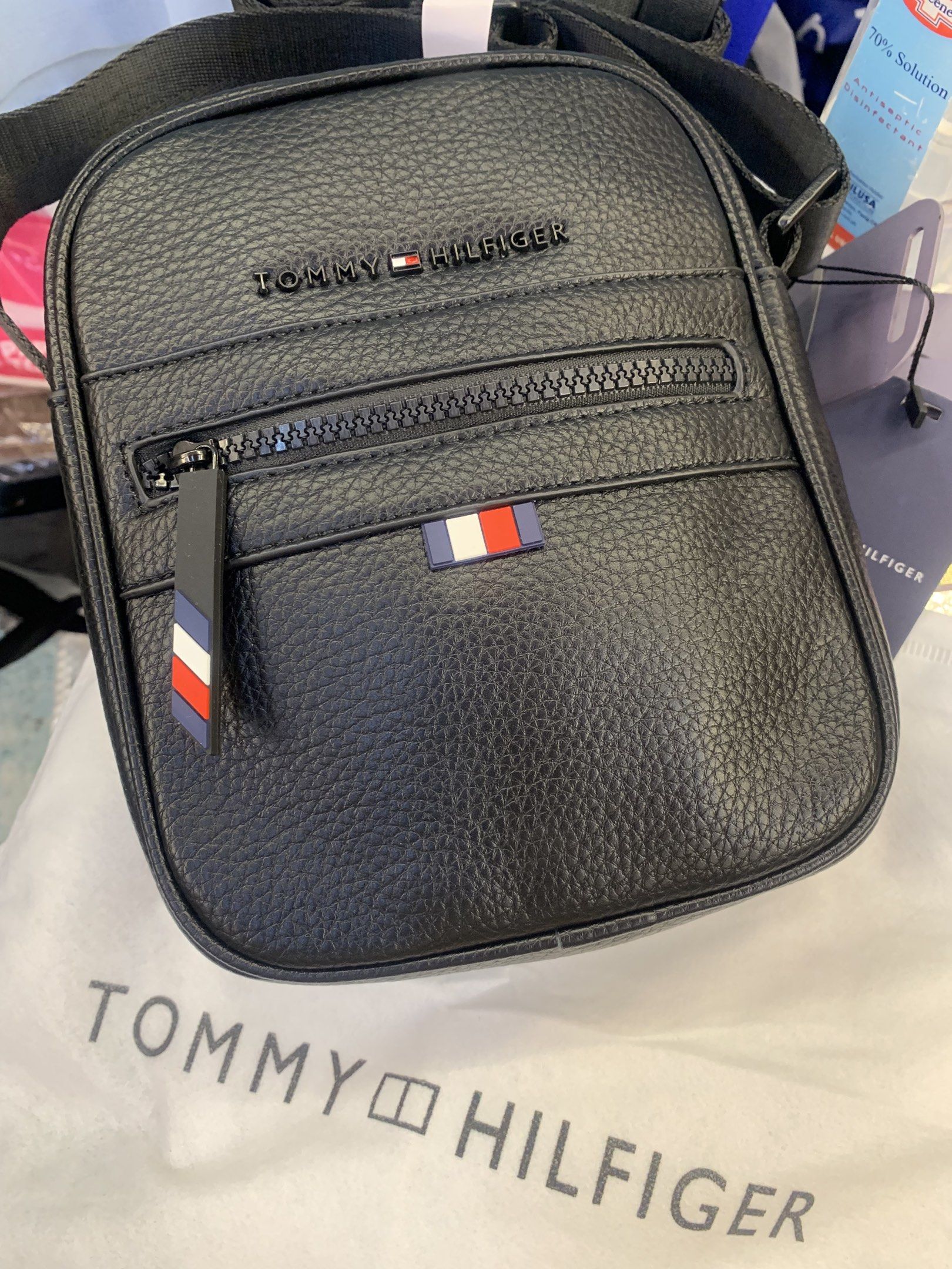 Tommy Hilfiger Black Crossbody Bag (Category: Cross-body Bags) located in Quezon City. Submitted by applelux (Listing ID 1420798934, Image 1). Description: - Black Tommy Hilfiger crossbody bag - Main compartment with zipper closure - Additional front pocket - Detachable and adjustable shoulder strap - Tommy Hilfiger logo on the front - Small logo detail on zipper pull - Interior zippered pocket.