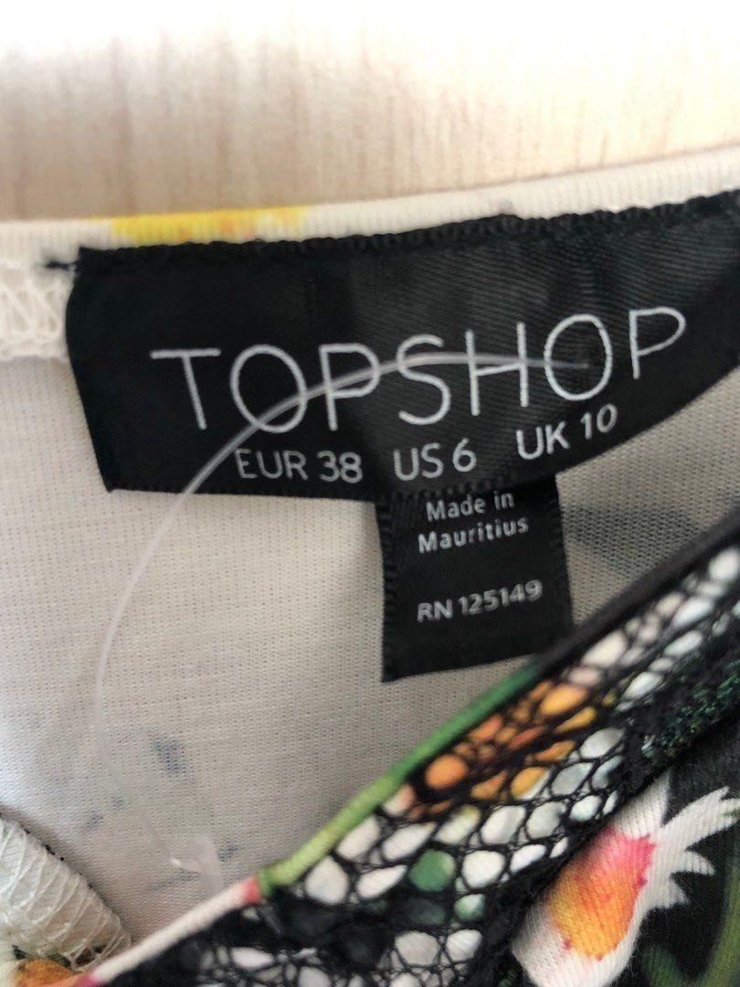 Topshop Daisy Print Dress (Category: Dresses) located in Quezon City. Submitted by macyscloset (Listing ID 1420838635, Image 2). Description: - Topshop dress with a cheerful daisy print. - Features delicate black lace detailing on the bodice and straps. - Size: UK 10 / EUR 38 / US 6. - Made in Mauritius..