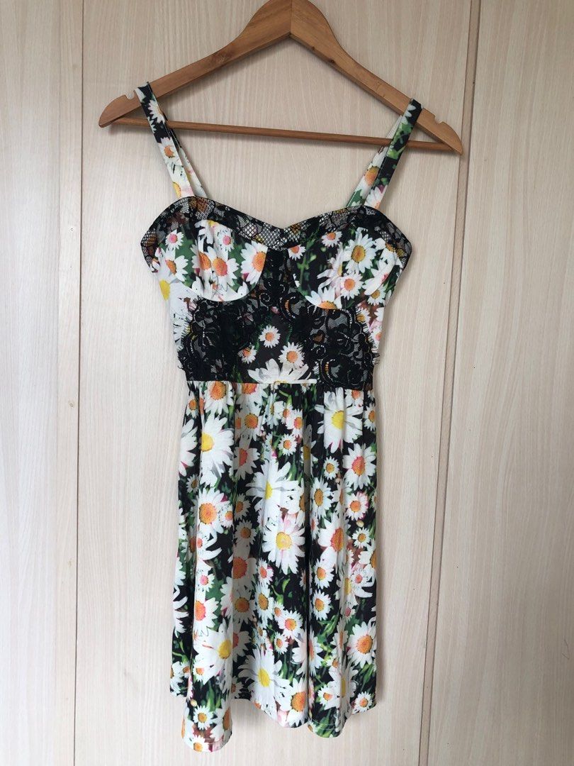 Topshop Daisy Print Dress (Category: Dresses) located in Quezon City. Submitted by macyscloset (Listing ID 1420838635, Image 1). Description: - Topshop dress with a cheerful daisy print. - Features delicate black lace detailing on the bodice and straps. - Size: UK 10 / EUR 38 / US 6. - Made in Mauritius..