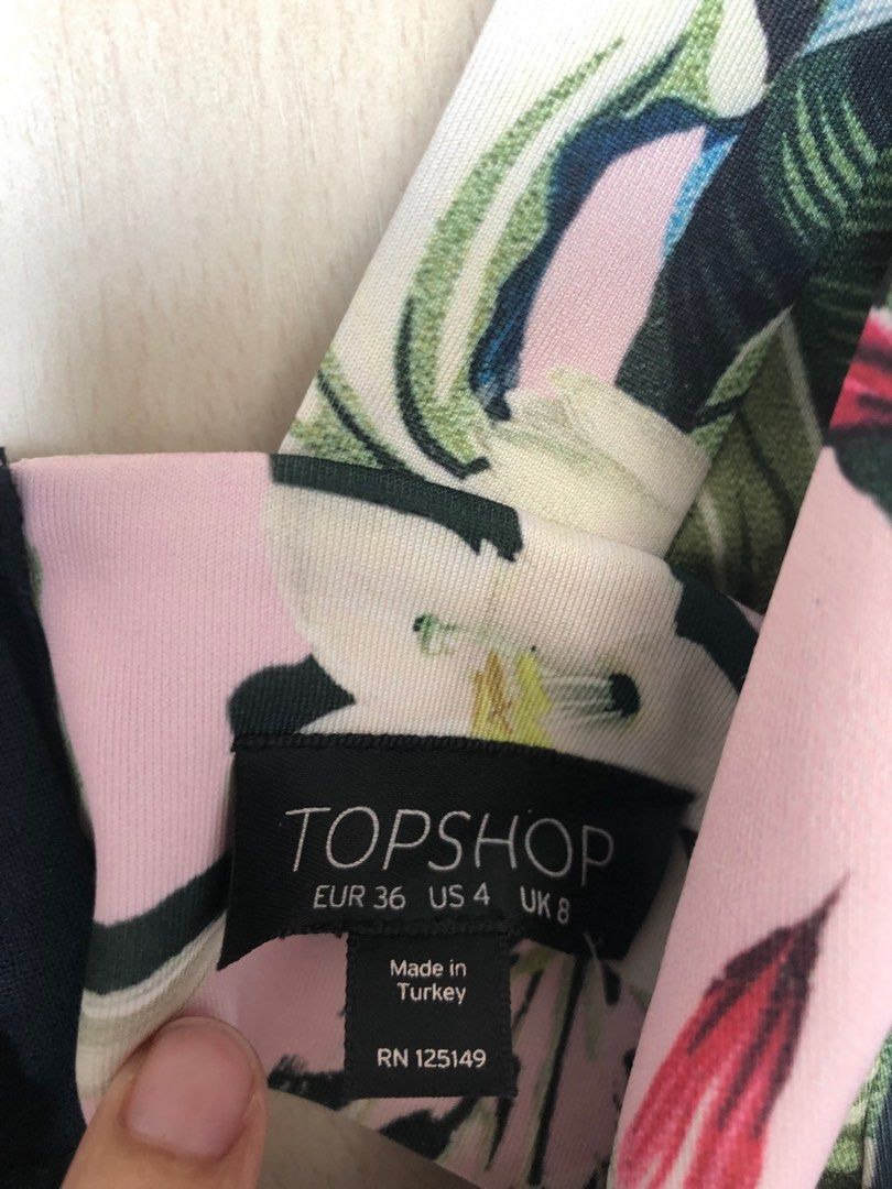 Topshop Floral Crop Top (Category: Blouses) located in Quezon City. Submitted by macyscloset (Listing ID 1420838745, Image 3). Description: .