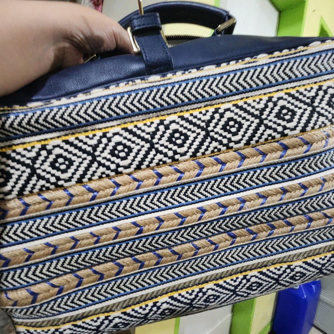 Tory Burch Moroccan inspired luggage from 2013 Spring Collection (Category: Tote Bags) located in Imus. Submitted by its.inah (Listing ID 1420908610, Image 3). Description: FS: Carry on bag from Spring 2013 collection Used, no other inclusions. Bag only. Personal used. 10k only! Can ship via LBC or meet-up 📍Imus, Cavite https://youtu.be/iiu13IHQ-MA?si=1VPodg7XFzBWWzxH.
