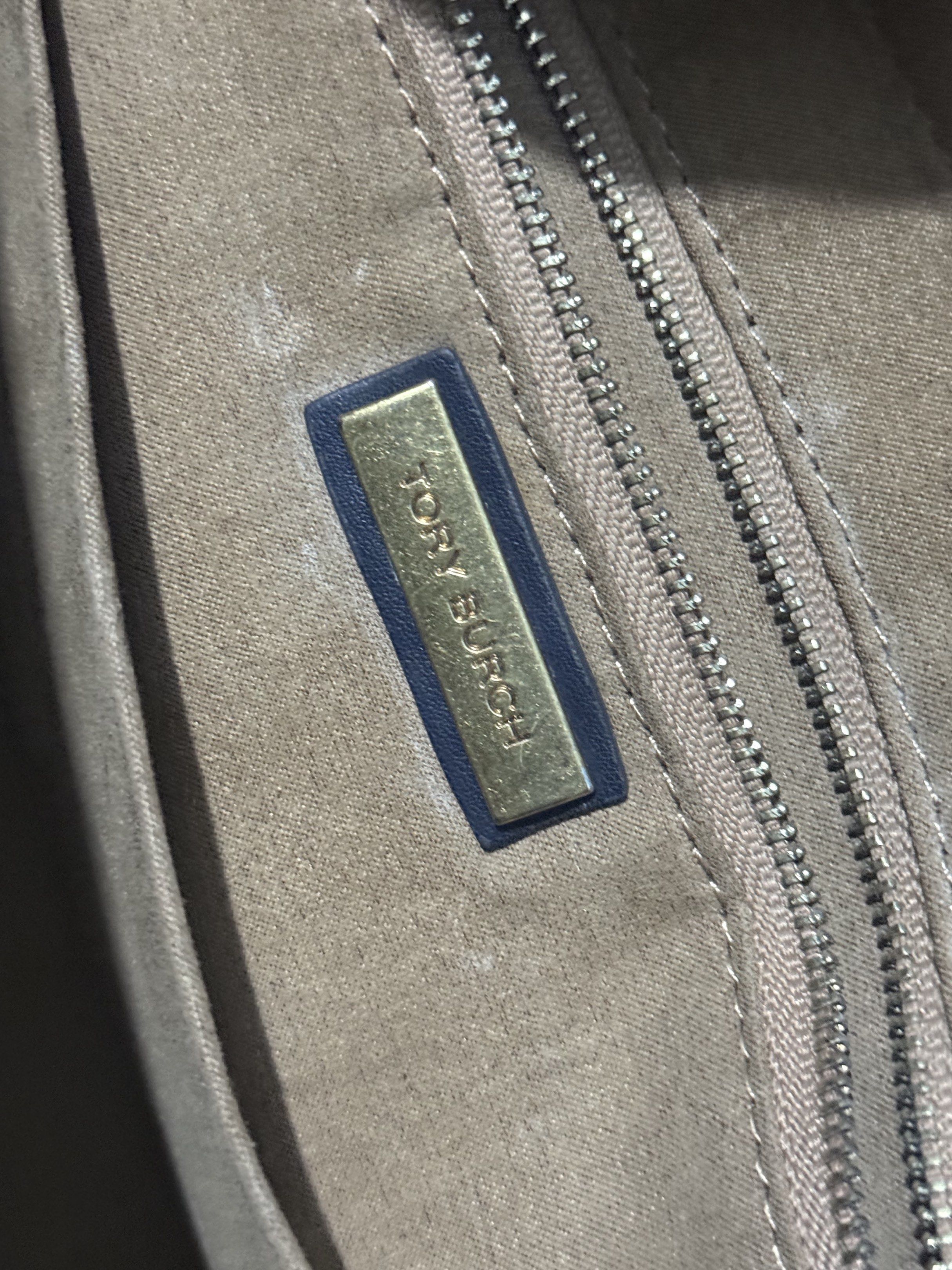 Tory Burch T Monogram Tote Bag Medium, Luxury, Bags & Wallets on Carousell