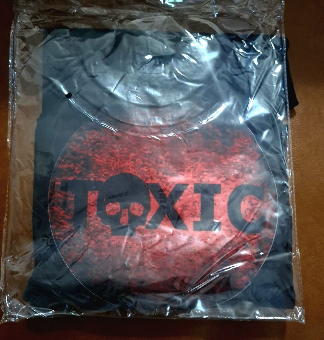 Toxic Skull Graphic T-Shirt (Category: Tshirts & Polo Shirts ) located in Imus. Submitted by ages_printing (Listing ID 1420795398, Image 3). Description: - Black t-shirt - Features a "Toxic" graphic with skull design on the back - Graphic: Red circle with "TOXIC" (skull replacing the "O") - Brand new, sealed in original packaging.