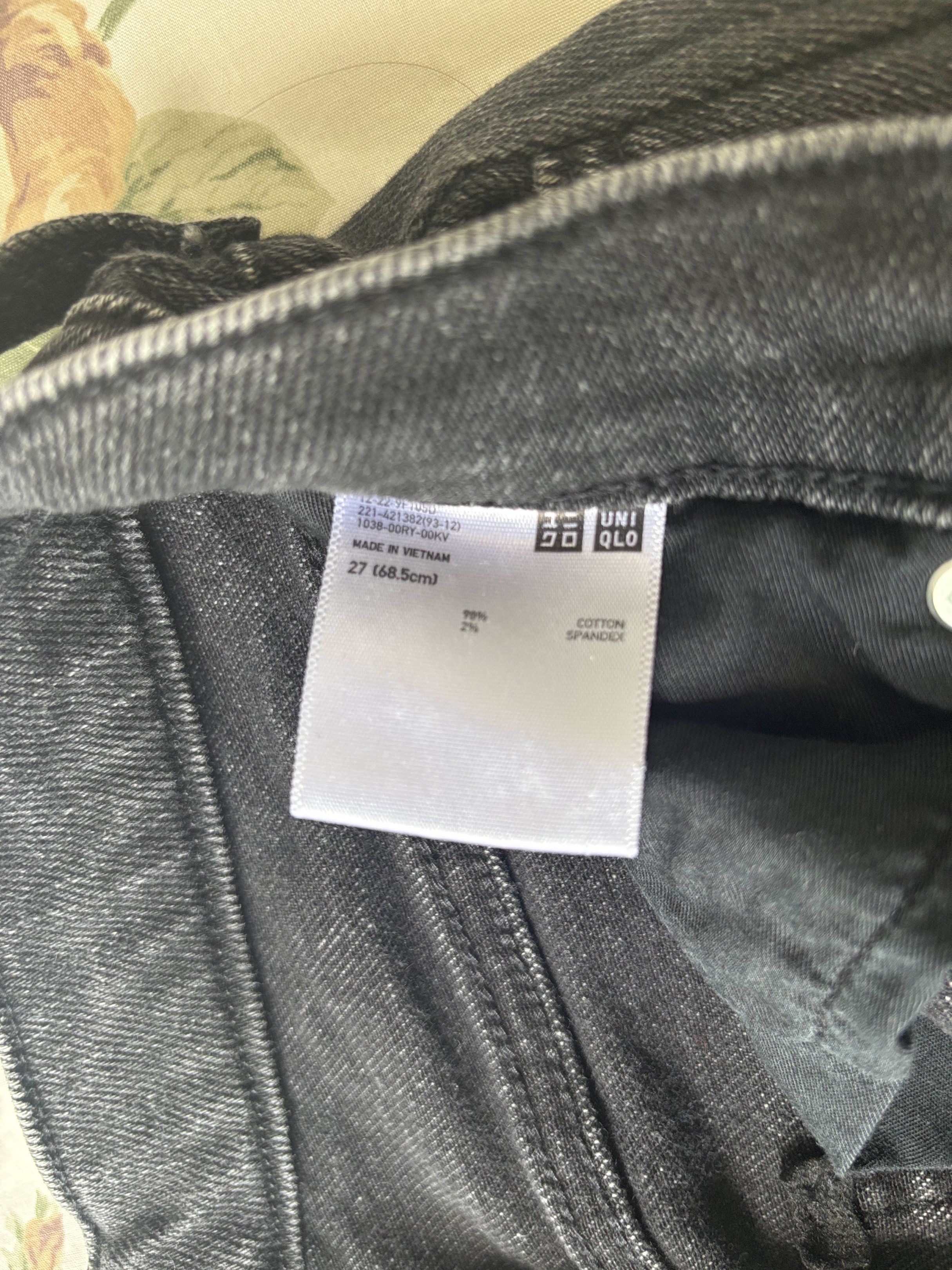Uniqlo Black Straight Cut Pants (Category: Jeans) located in Makati City. Submitted by soobjny (Listing ID 1420762382, Image 3). Description: no flaws! not my style anymore but this is very comfy :).