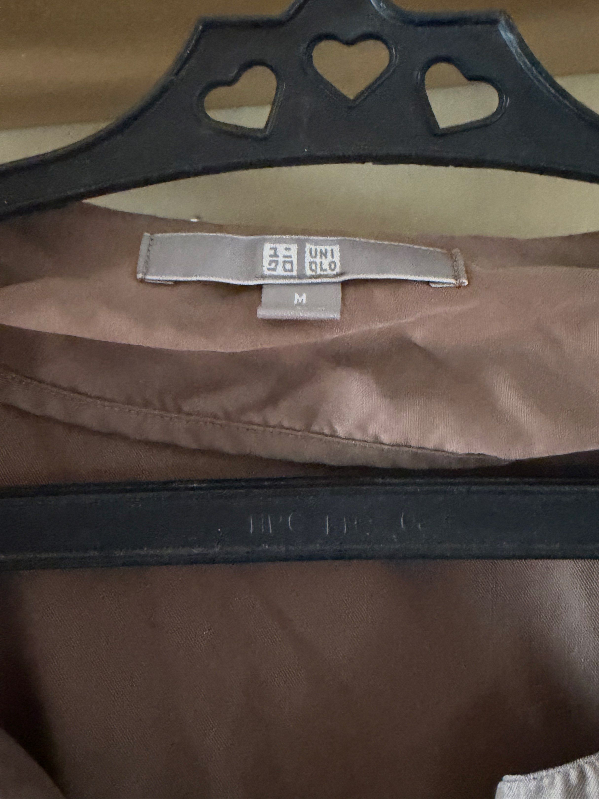 Uniqlo Dress - Size M (Category: Dresses) located in Manila. Submitted by fcd2410 (Listing ID 1420758927, Image 3). Description: - Uniqlo dress - Size: M - Style: Button-down - Sleeves: Long - Waist: Drawstring (adjustable fit) - Color: Brown.