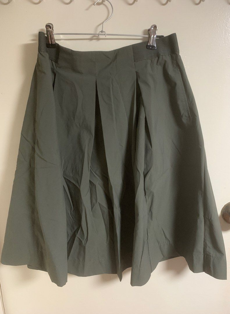Uniqlo long skirt with pockets (Category: Skirts) located in Manila. Submitted by everythingisbranded_ (Listing ID 1420843756, Image 1). Description: .