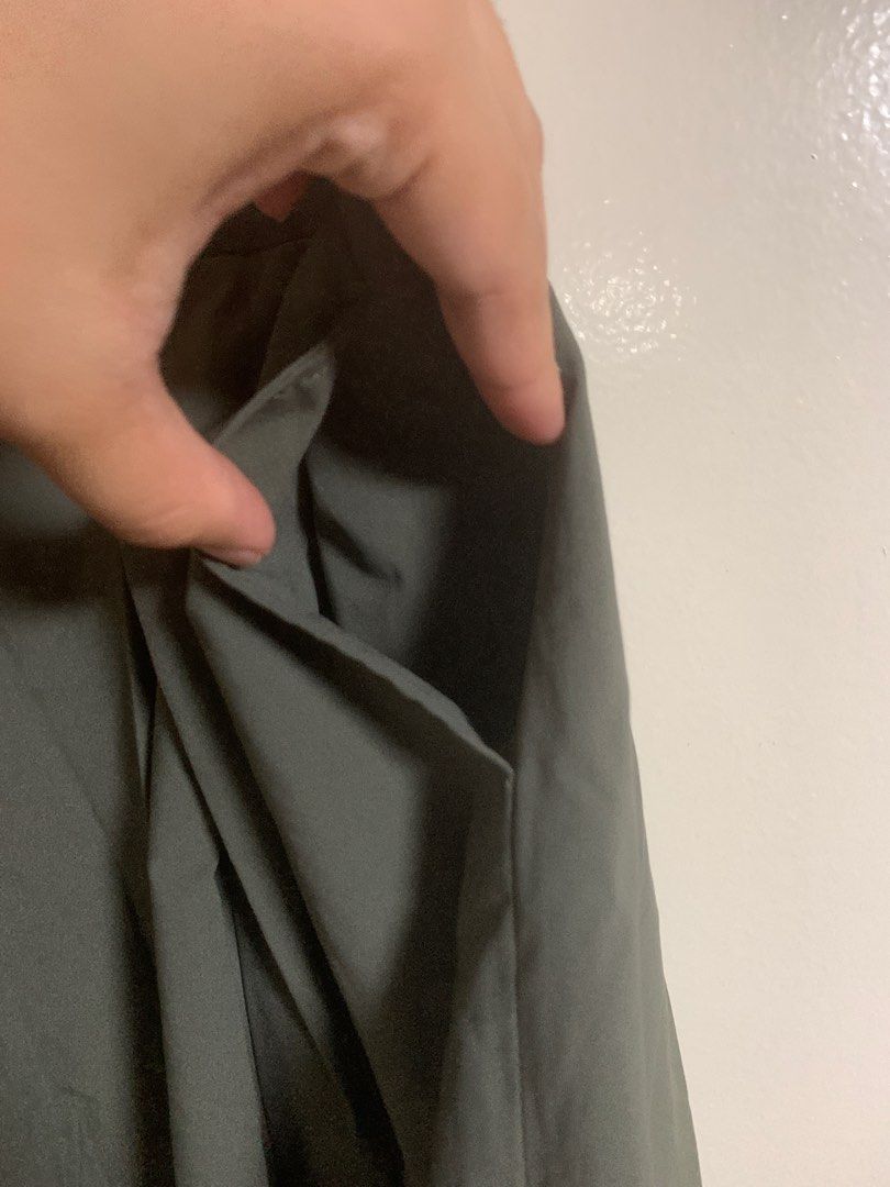 Uniqlo long skirt with pockets (Category: Skirts) located in Manila. Submitted by everythingisbranded_ (Listing ID 1420843756, Image 2). Description: .