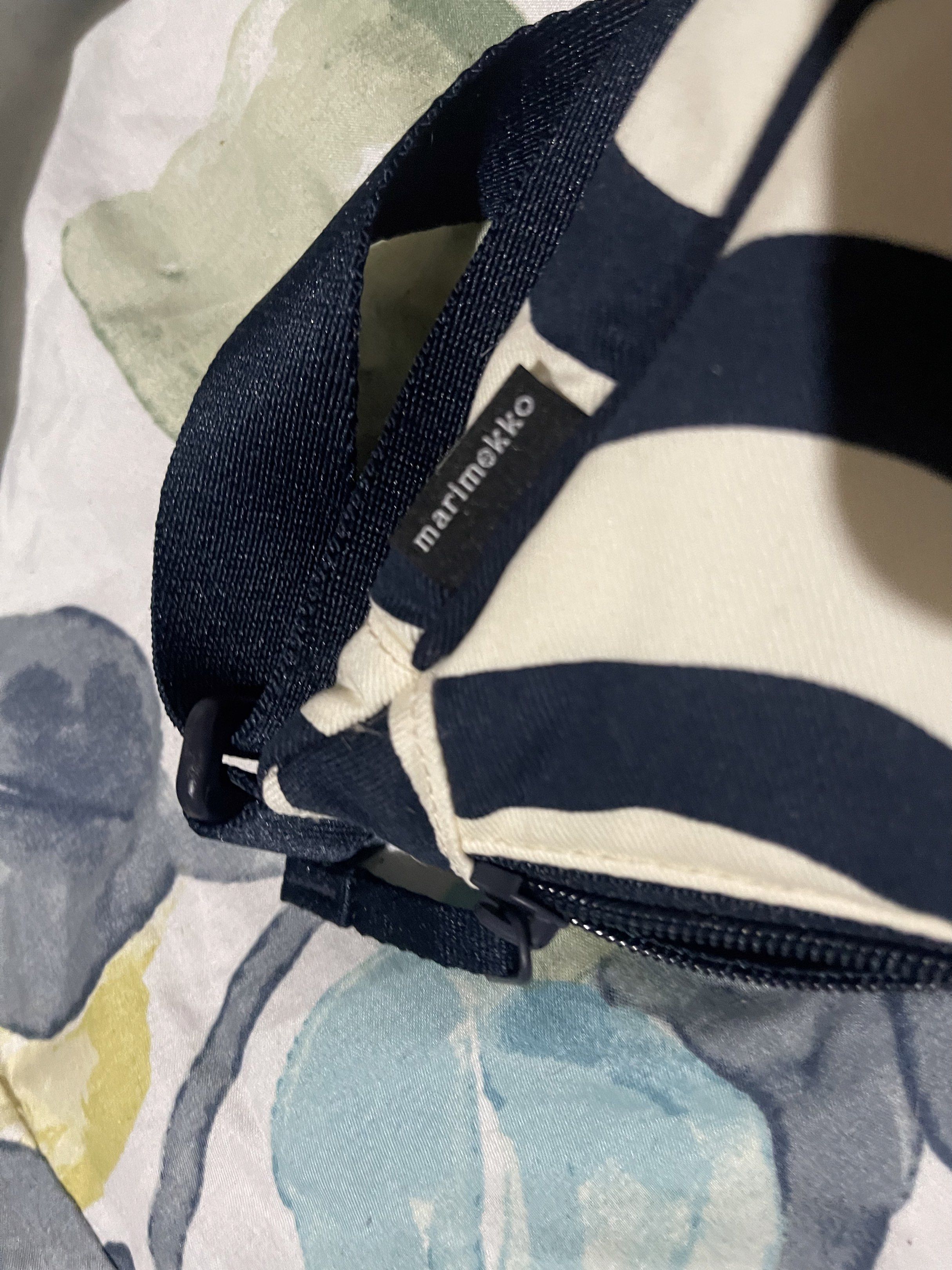 Uniqlo Marimekko Round Mini Shoulder Bag (Category: Shoulder Bags) located in Manila. Submitted by caire4l (Listing ID 1420863317, Image 2). Description: - ORIGINAL Uniqlo Marimekko Round Mini Shoulder Bag - Color: Navy and White - Adjustable shoulder strap - From Japan - Brand new, never used - may small stain MOP: GCASH MOD: Lalamove/jnt/ggx ; Meet up: Mcdo Quirino (SLIGHTLY NEGO).