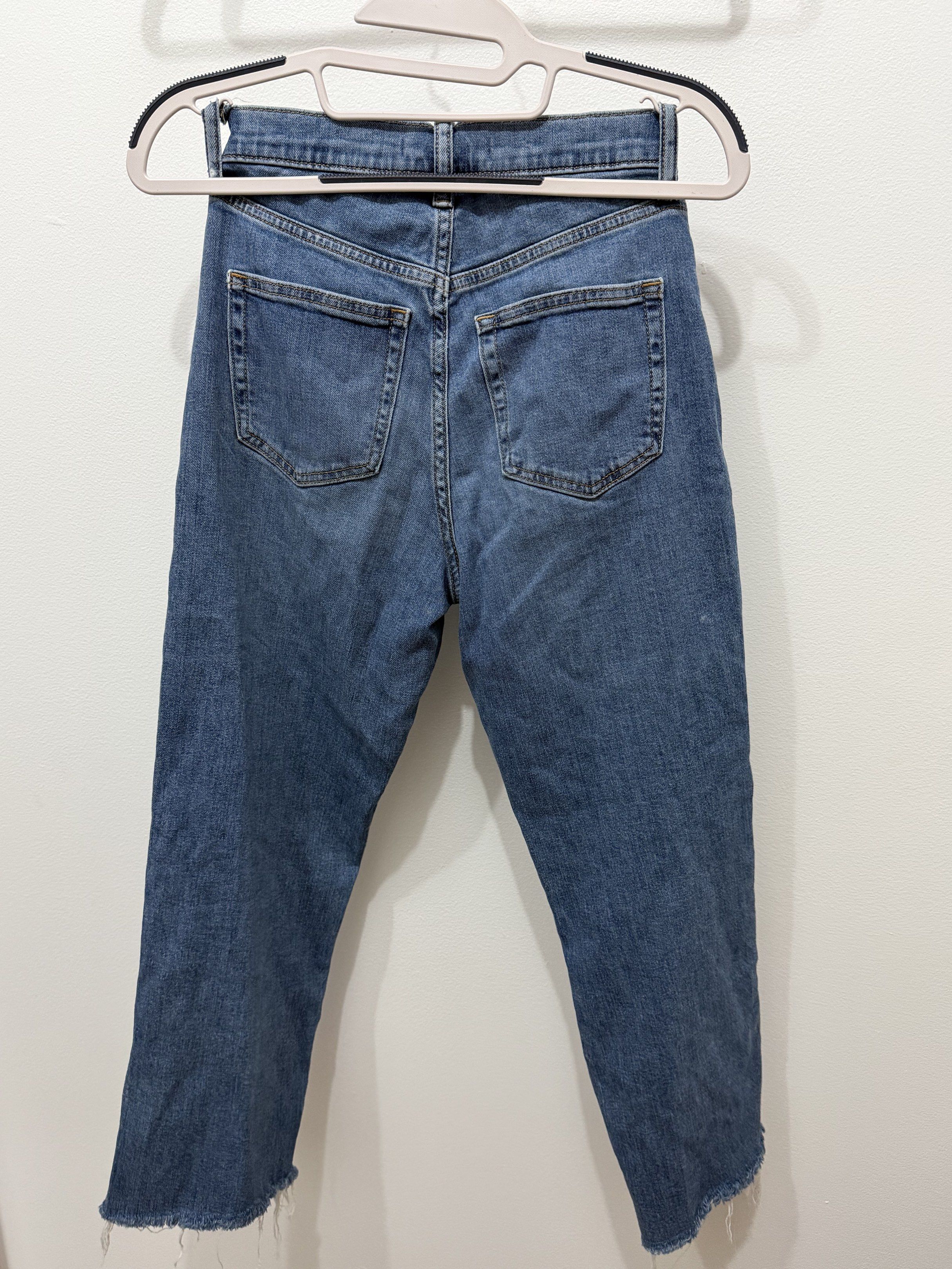 Uniqlo Ripped Jeans (Category: Jeans) located in Manila. Submitted by beachbaaaaabe (Listing ID 1420922837, Image 2). Description: - Uniqlo Ripped Jeans - Size: XS - Light wash denim - Features ripped details - Versatile and stylish.