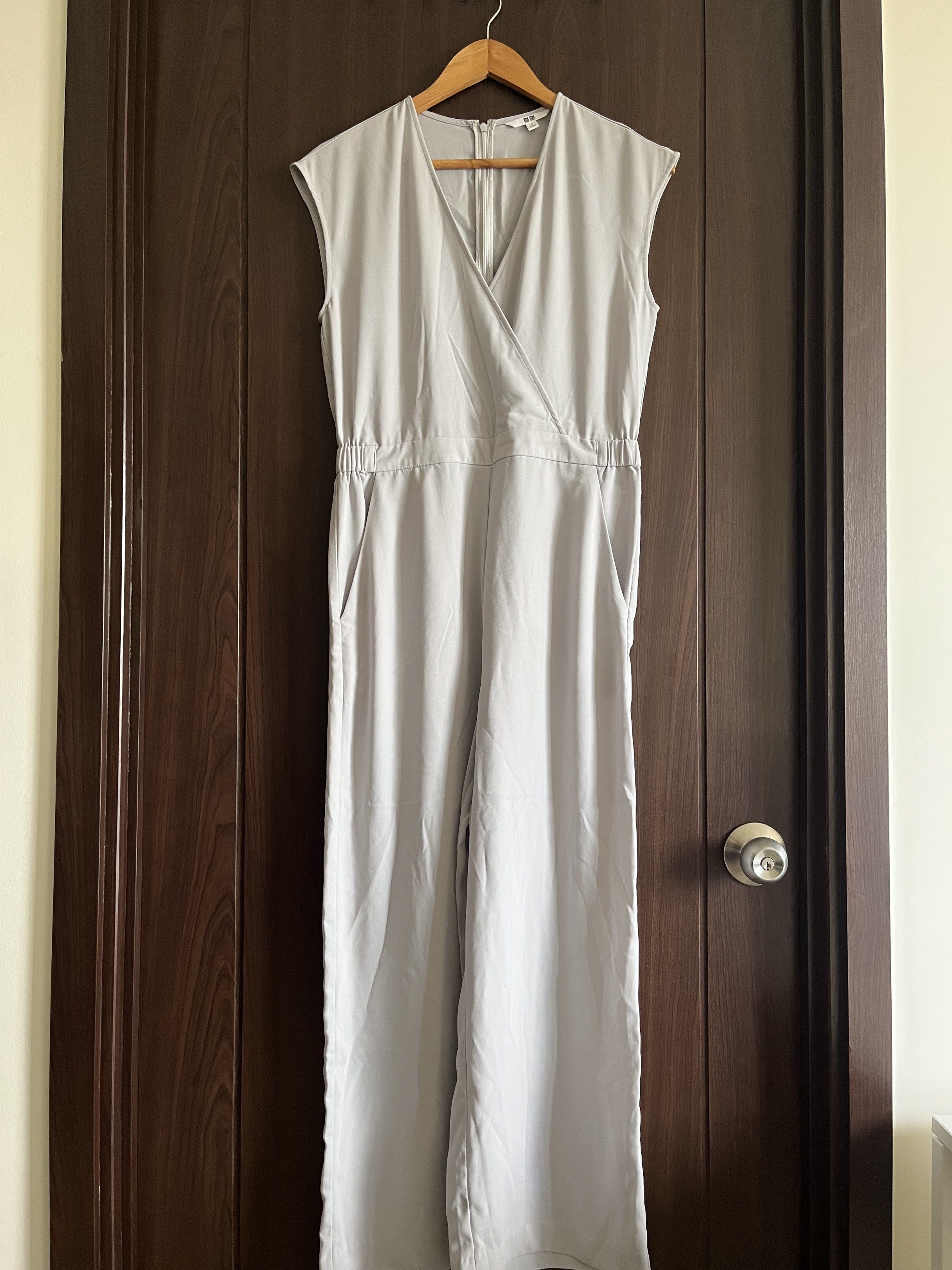 Uniqlo Sleeveless Jumpsuit (Category: Jumpsuits) located in Manila. Submitted by mentone (Listing ID 1420807359, Image 3). Description: - Uniqlo Jumpsuit - Light Gray Color - V-neckline - Sleeveless - Cinched Waist - Front Zipper Closure - Pockets - Size Tag Visible - Versatile for various occasions.