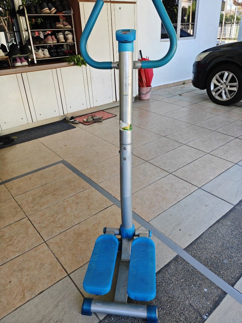 Vertical Stepper Exercise Machine (Category: Cardio & Fitness Machines) located in Shah Alam. Submitted by steward123 (Listing ID 1420756693, Image 1). Description: Vertical stepper exercise machine features blue foot pedals and handles. It has a silver frame with blue accents. It is designed for stepping exercises to help improve fitness..