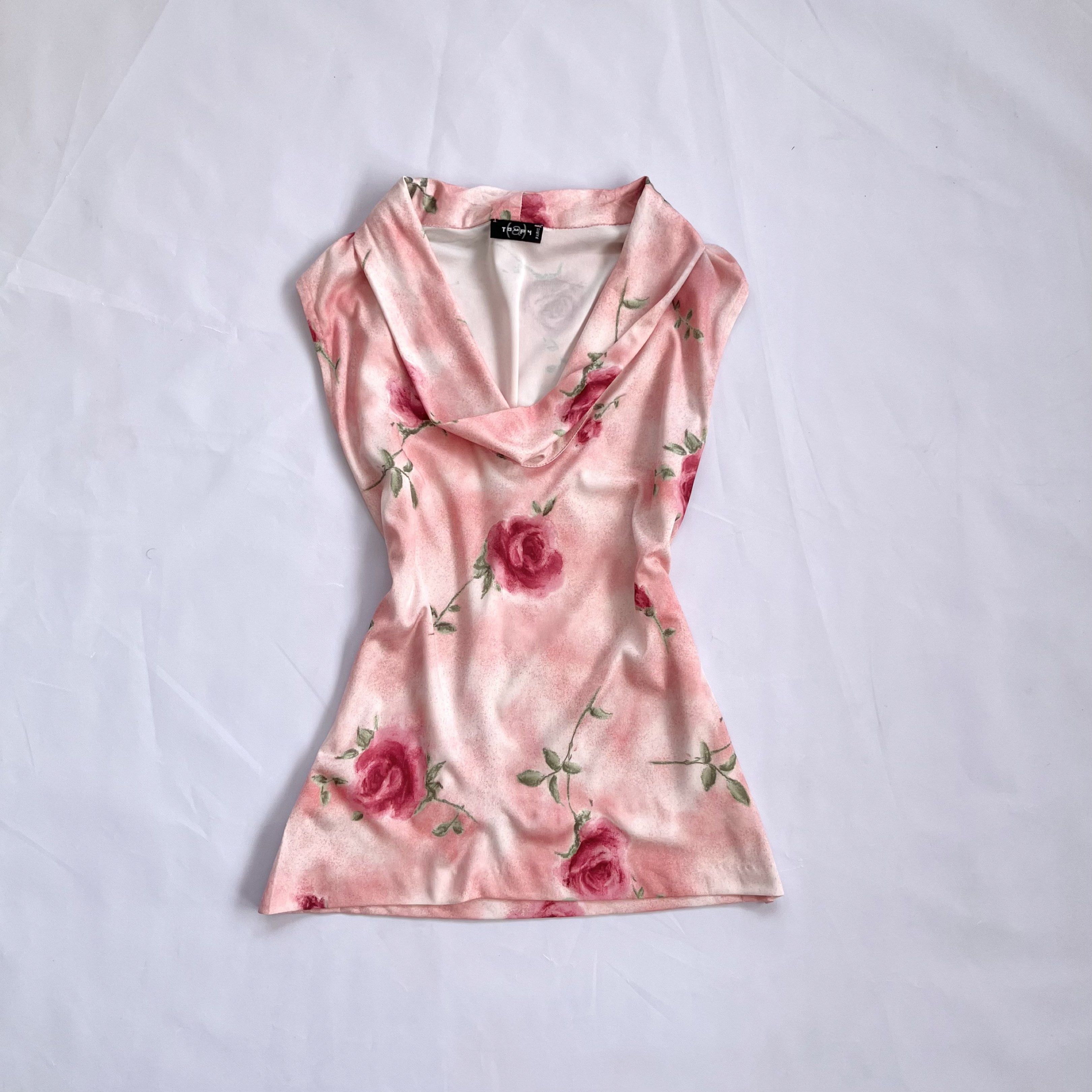 Vintage Rosa Print Cowl Neck Top (Category: Sleeveless) located in San Fernando. Submitted by yourvintagebuddy (Listing ID 1420918224, Image 1). Description: Fits XS-M B:25- 34 W: 25-30.