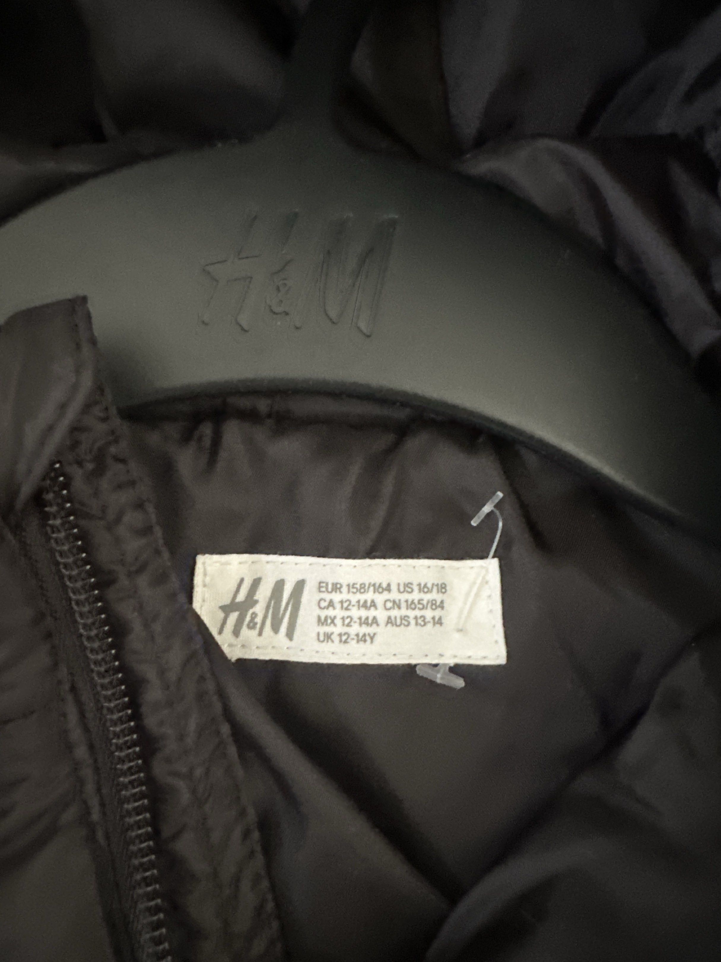 Winter jacket (Category: Babies & Kids Fashion) located in Nilai. Submitted by rosi333 (Listing ID 1420850208, Image 3). Description: -WORE ONCE ( SNOWLIM WORLD SEREMBAN ) -9.5/10 -BLACK -UK12-14Y .
