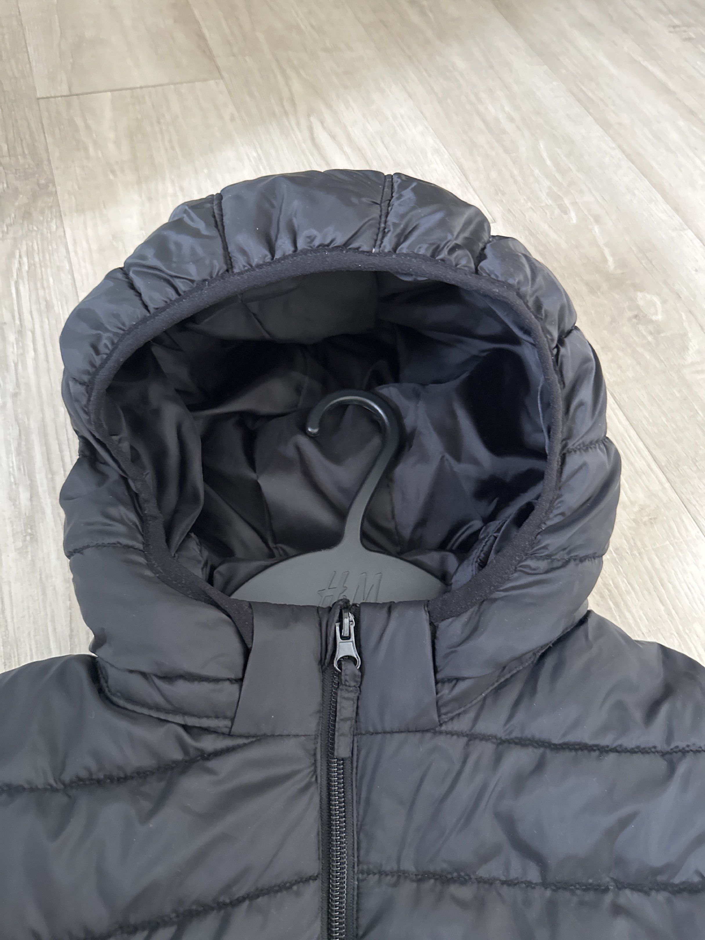 Winter jacket (Category: Babies & Kids Fashion) located in Nilai. Submitted by rosi333 (Listing ID 1420850208, Image 2). Description: -WORE ONCE ( SNOWLIM WORLD SEREMBAN ) -9.5/10 -BLACK -UK12-14Y .