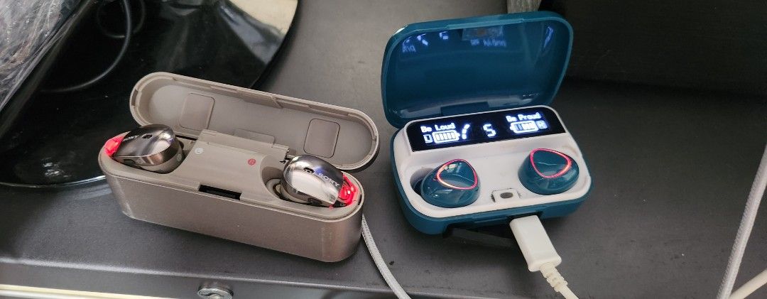 Wireless Earbuds with Charging Case65561362044290111