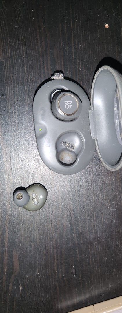 Wireless Earbuds with Charging Case65561362044290112