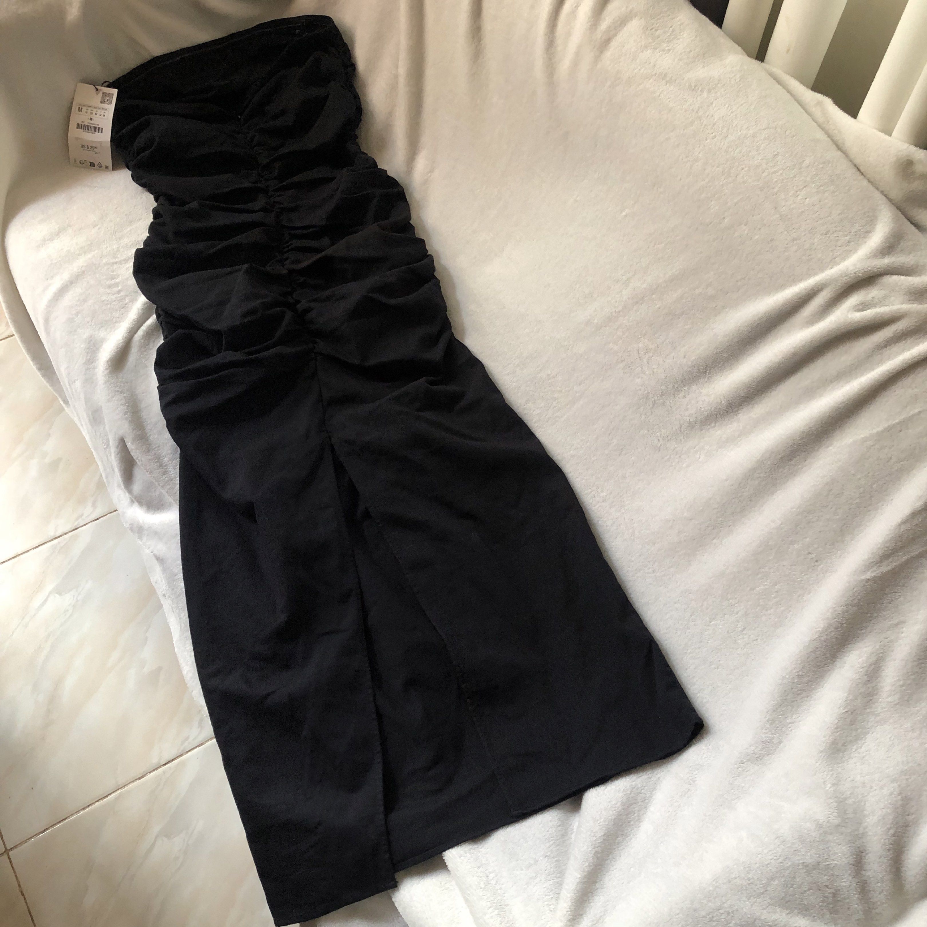 ZARA PRETTY DRESS FREE SHIPPING (Category: Dresses) located in Davao. Submitted by kalipayweaves (Listing ID 1420785481, Image 2). Description: .
