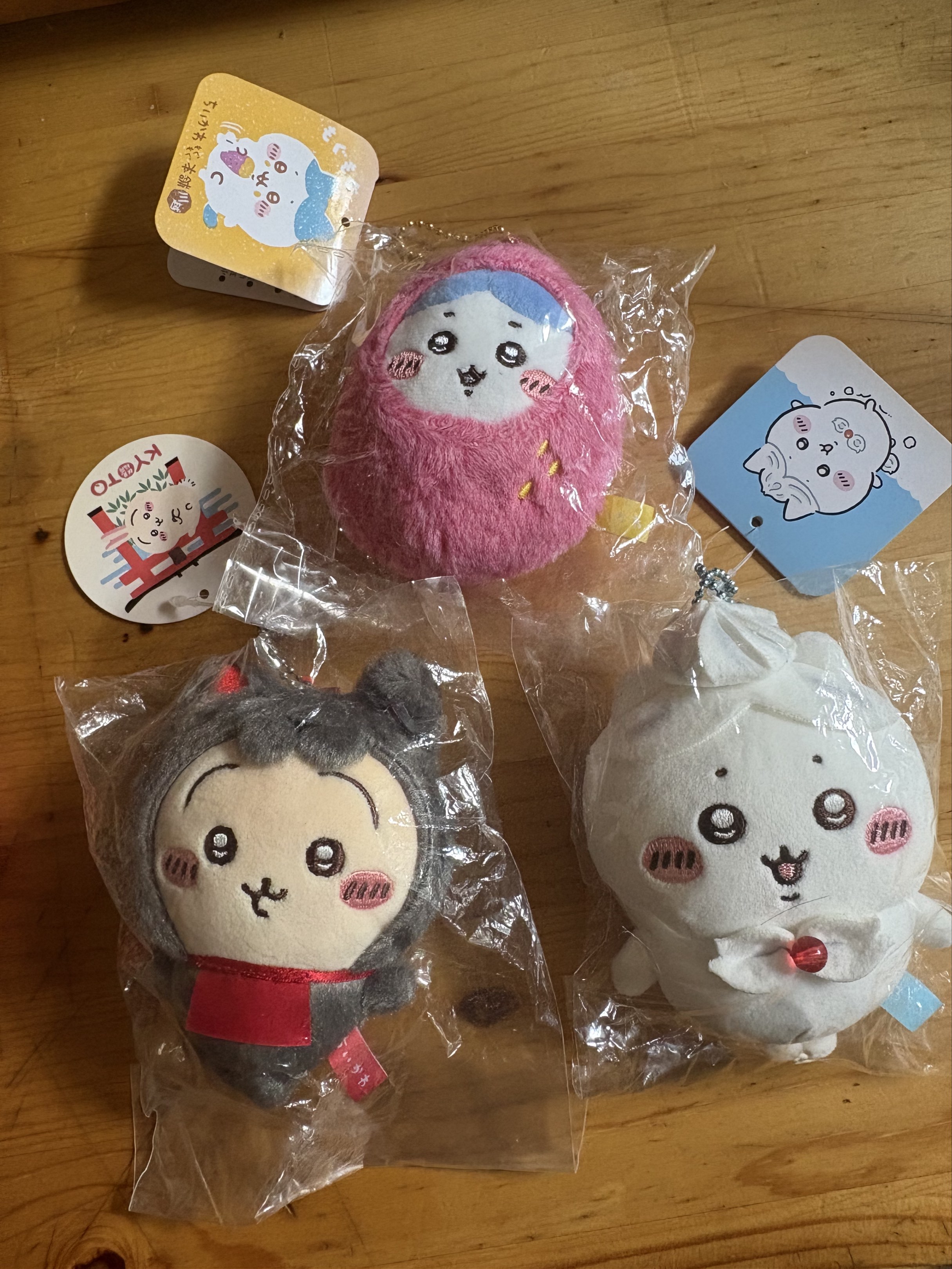 現貨 日版 Chiikawa 伏見稻荷 Usagi 生日蛋糕系列小八 番薯 小八 細公仔, 興趣及遊戲, 玩具 & 遊戲類 - Carousell