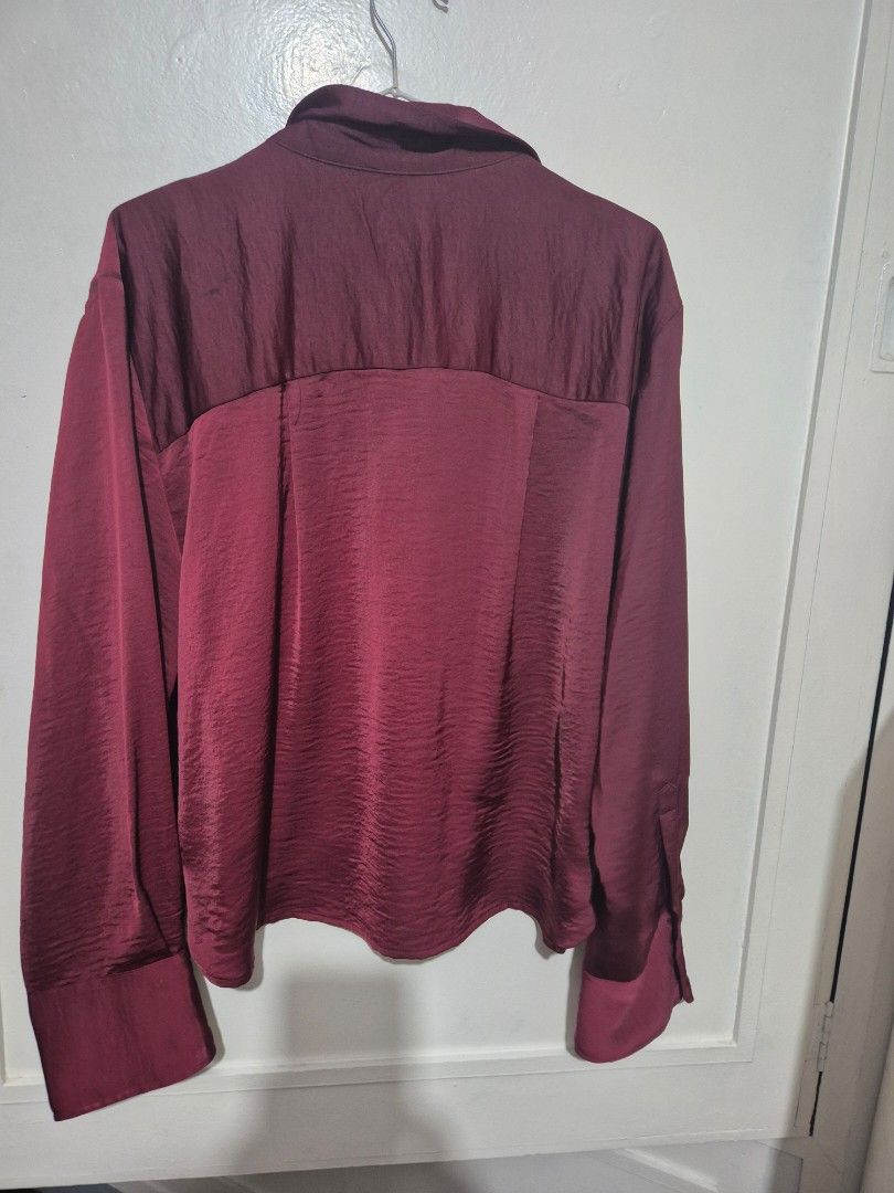 A New Day Maroon Blouse (Category: Blouses) located in Quezon City. Submitted by conchicken (Listing ID 1421089180, Image 3). Description: - Brand: A New Day - Color: Maroon - Features: Collared neckline, two chest pockets, long sleeves with buttoned cuffs - Fabric: Textured - Closure: Button-down front - xl to xxl plus size semi crop.
