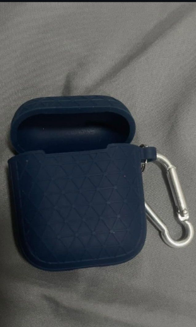Airpods case (Category: Cases & Covers) located in Nagcarlan. Submitted by prelovedbyashly (Listing ID 1421024499, Image 1). Description: negotiable.