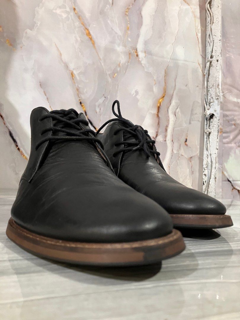 ALDO BLACK LEATHER CHUKKA BOOTS SIZE 7 MEN (Category: Casual Shoes) located in General Mariano Alvarez. Submitted by adonid (Listing ID 1420970428, Image 2). Description: ALDO BLACK LEATHER CHUKKA BOOTS ORIGINAL BLACK LEATHER CHUKKA BOOTS GOOD CONDITION NORMAL SIGN OF USAGE ONLY SIZE 7 MEN.