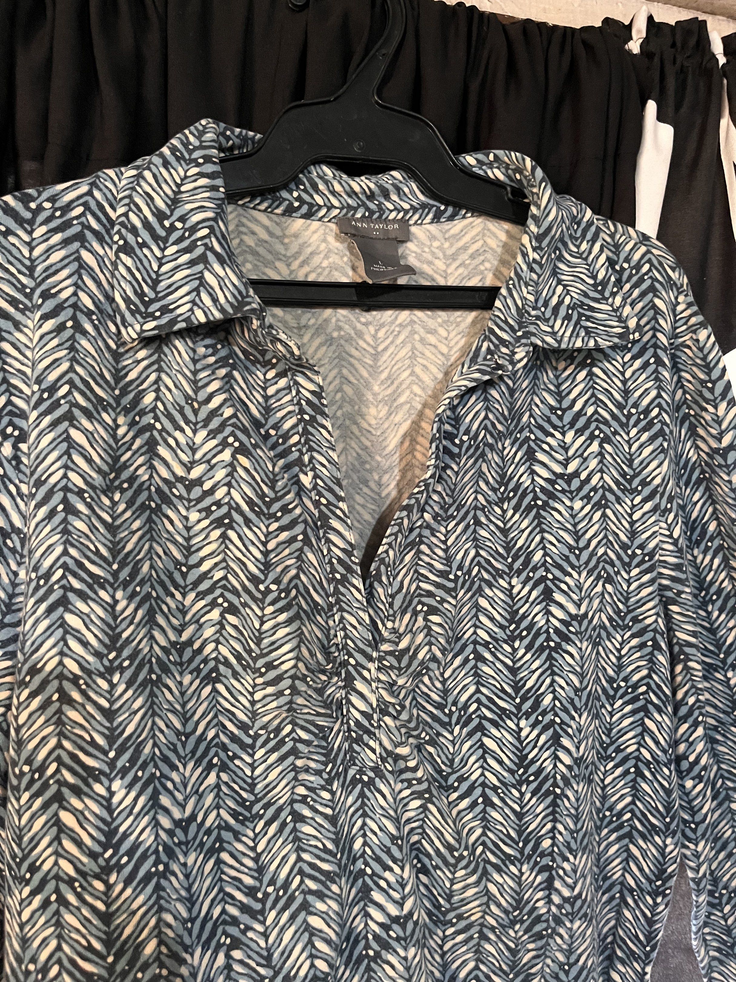 ann taylor blue printed long sleeve top (Category: Blouses) located in Apalit. Submitted by jd.eclutters (Listing ID 1421020867, Image 2). Description: ➫ never been worn; good as new ➫ very fun and funky top! ➫ very kapal ng tela ➫ unisex ➫ fits L-XL ➫ rfs: nasa closet lang hehe 📍Apalit, Pampanga 🧾 Gcash 📦 J&T 💌 dm for nego & more infos! happy shopping! 🛒⋆⭒˚.⋆.