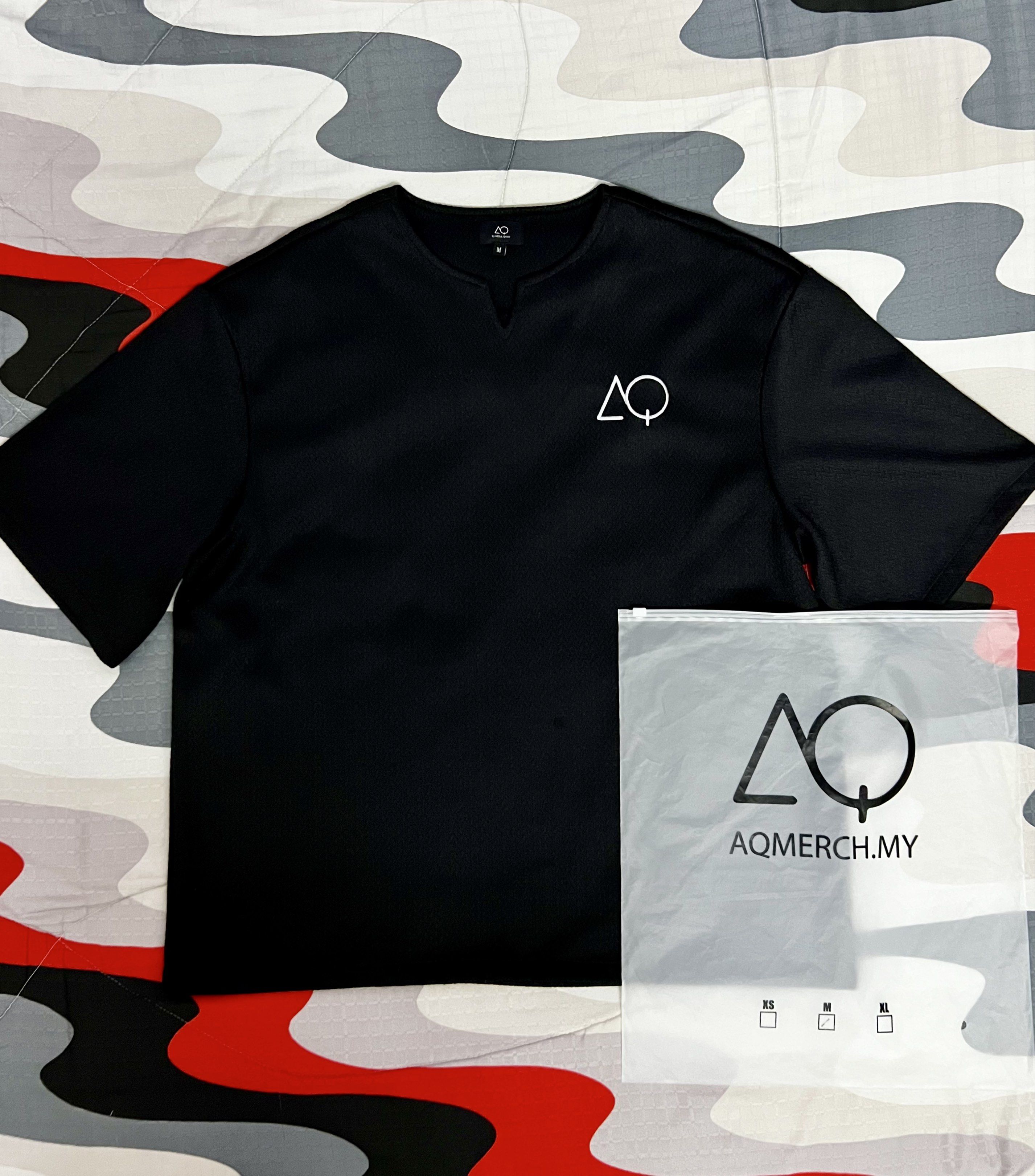 AQBASIC B&W (Category: Activewear) located in Kluang. Submitted by d43ny (Listing ID 1421002021, Image 1). Description: 📌 AQMERCH 2025 RELEASE 📌 BLACK COLORWAY 🖤 📌 SIZE M-L ( P24 L27 ) 📌 CONDITION 9/10 🔥 📌 INCLUDE ORI DUSTBAG 💯 📌 PRICE INCLUDE POSTAGE 🚚 📌 NEGOTIABLE 🫶🏻.