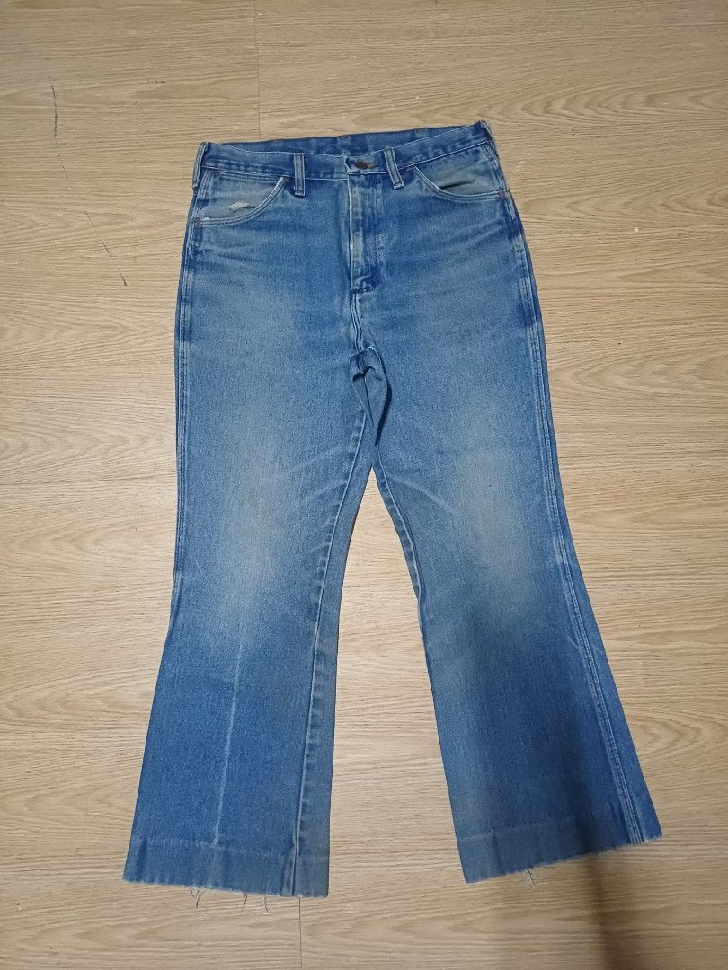 AUTHENTIC 70's-80's WRANGLER JEANS (Category: Jeans) located in Arayat. Submitted by angels_closet247 (Listing ID 1421073987, Image 3). Description: - Classic blue wash - Straight leg - Features Wrangler patch and -Scovill Zipper - Made in USA Actual size using inches Waistline /Widht 30 Thight /11 Leg opening /9 Lenght/36.5 fittings is Medium Very good Condition, Issue:Vintage Condition 😉Message if you have any other question about sizing. We d